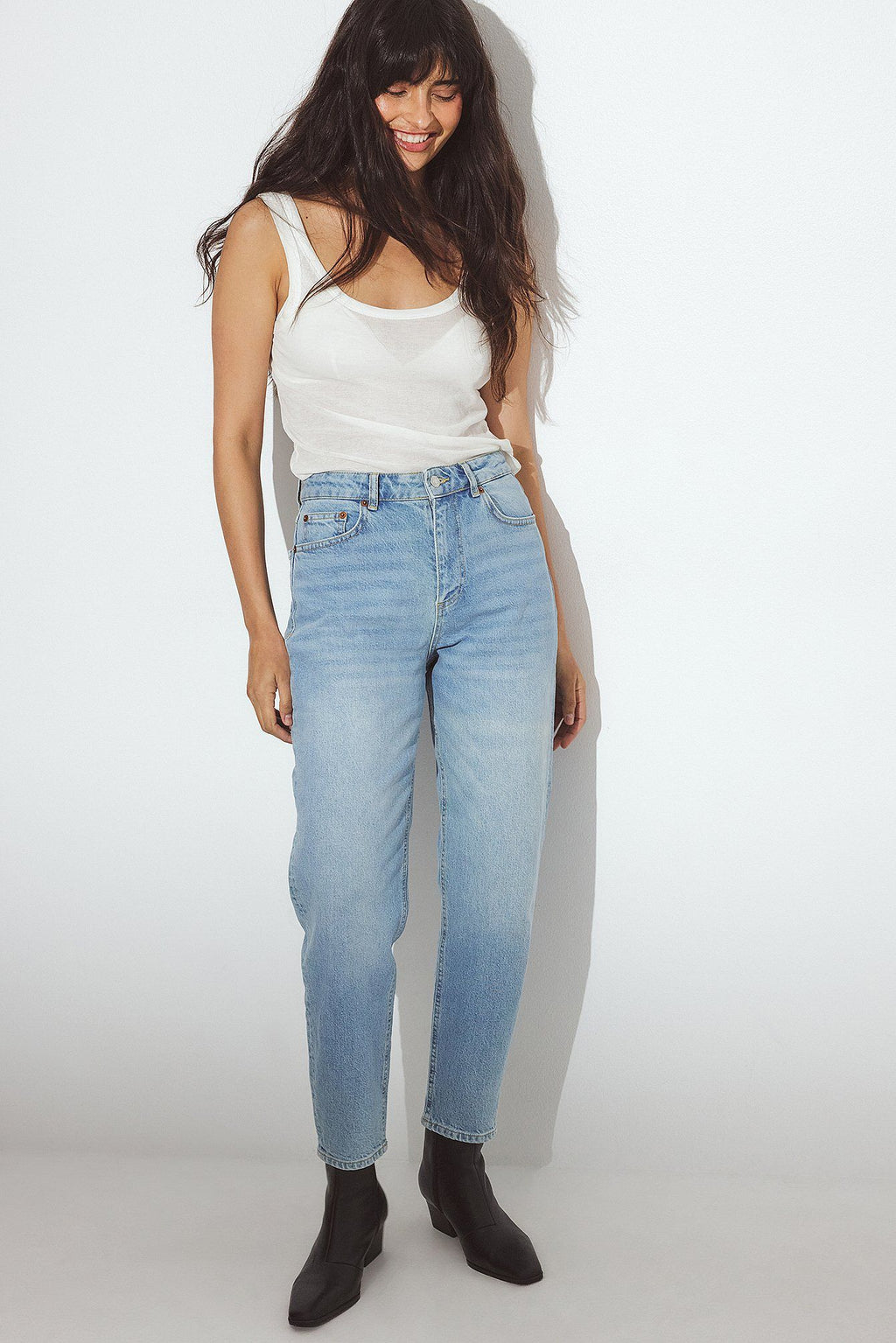 Mom High Waist Jeans for Women – Trendy Comfort Fit Denim for Everyday Pakistani Fashion | DOCACCA