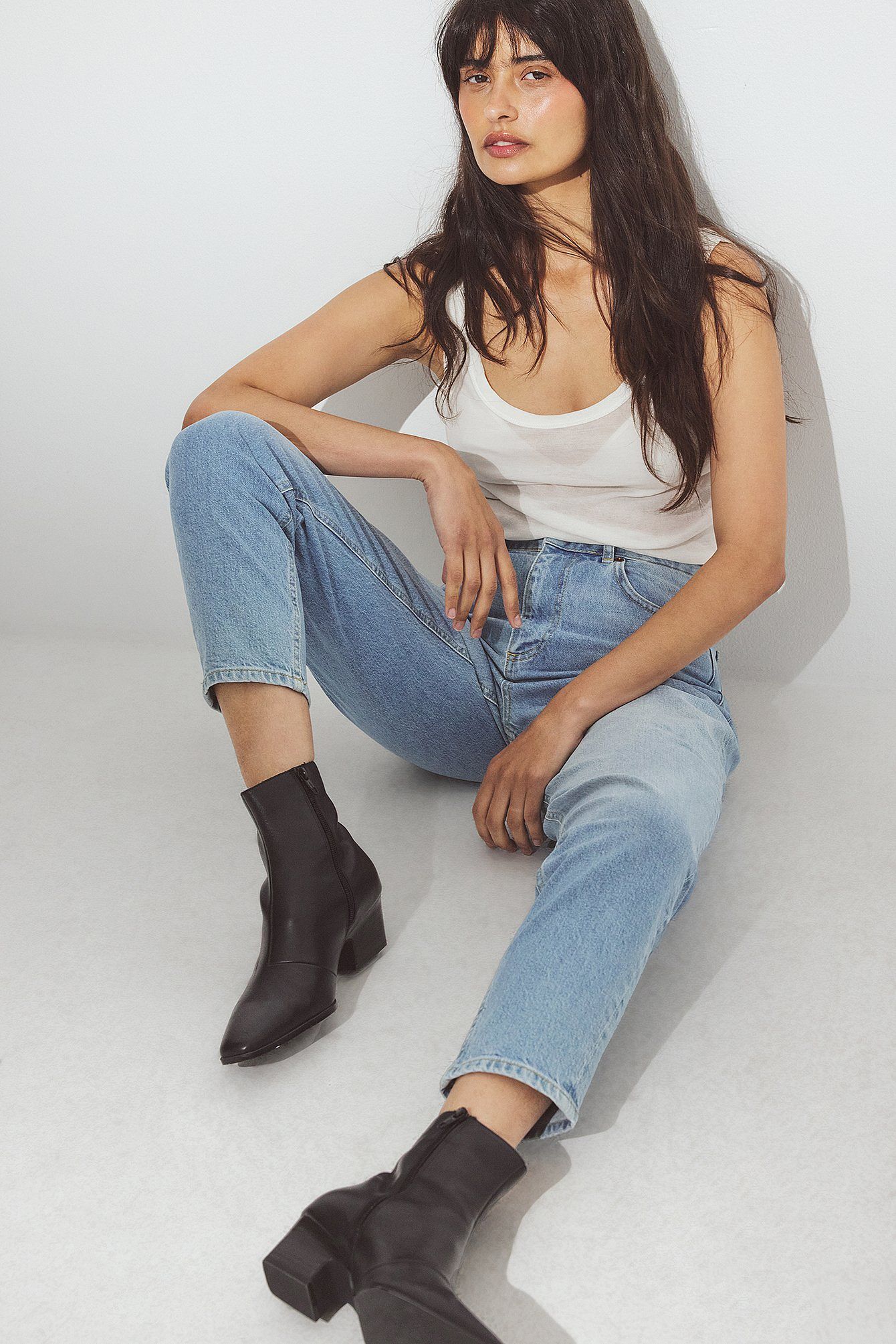 Mom High Waist Jeans for Women – Trendy Comfort Fit Denim for Everyday Pakistani Fashion | DOCACCA