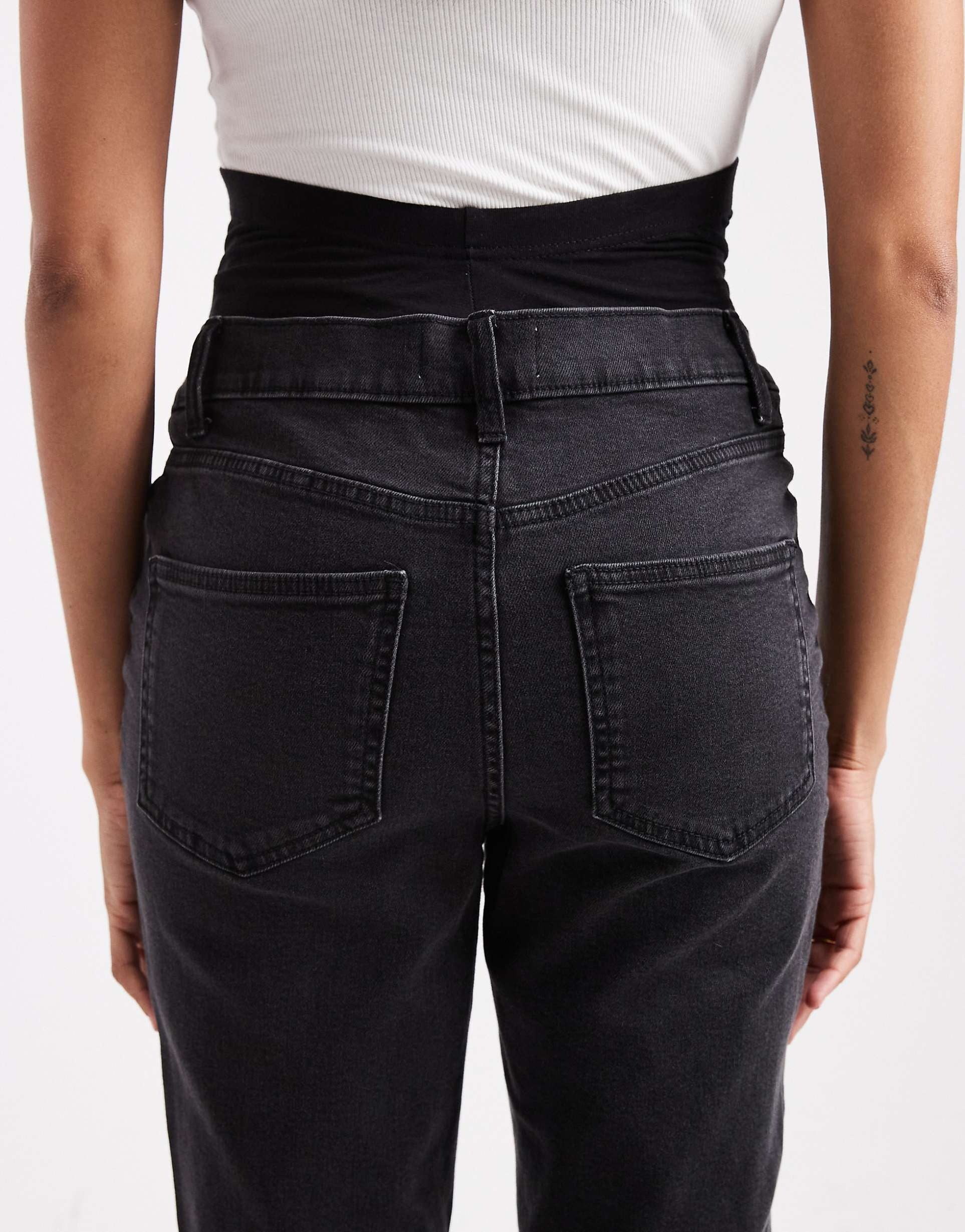 Mom Jeans in Washed Black – High-Waist Relaxed Fit Denim for Women in Pakistan | DOCACCA