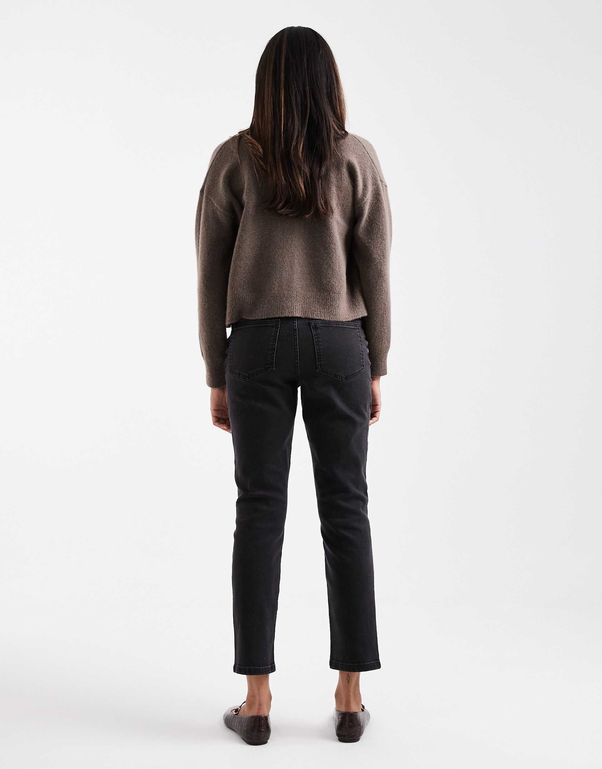 Mom Jeans in Washed Black – High-Waist Relaxed Fit Denim for Women in Pakistan | DOCACCA