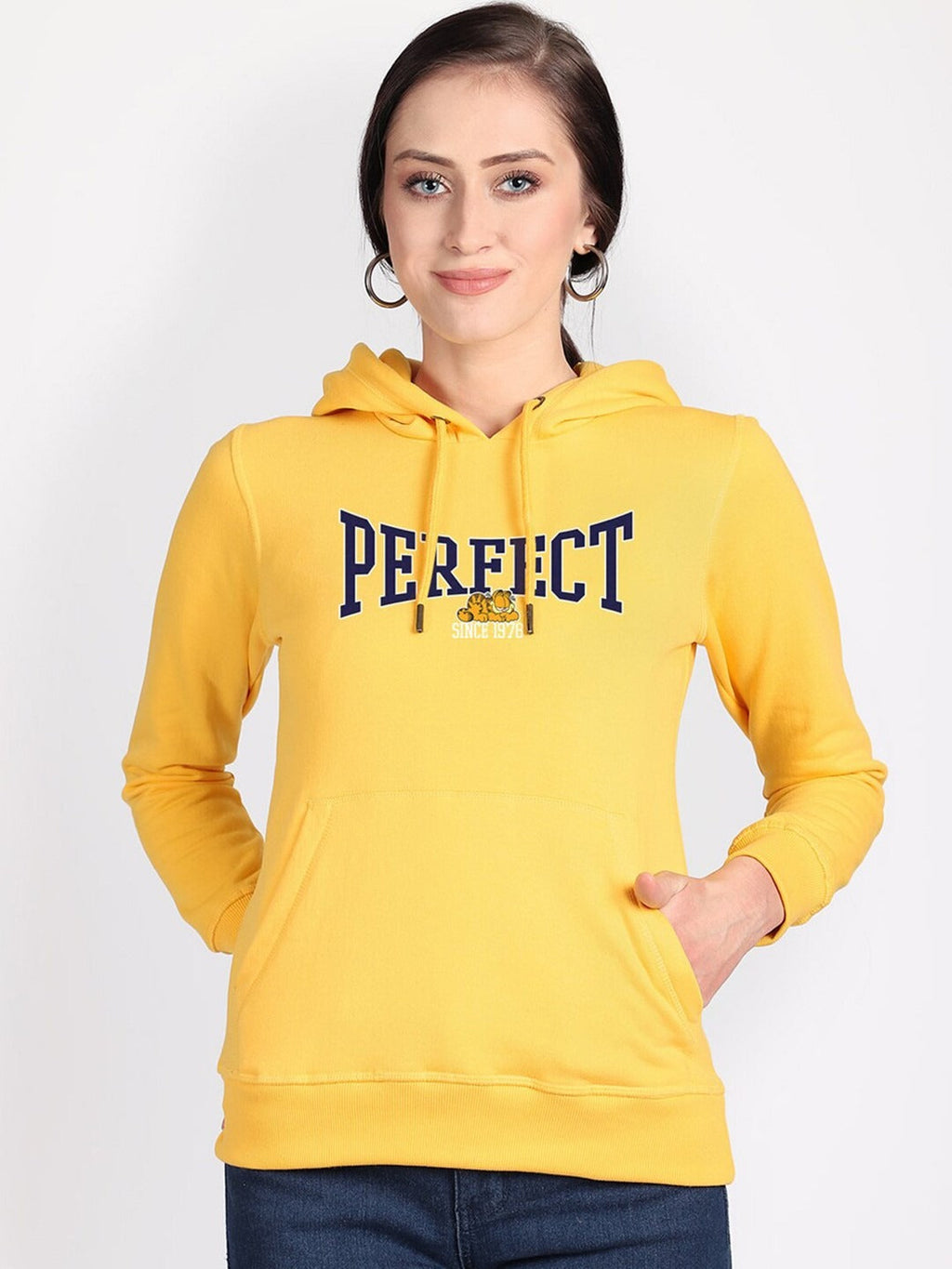 Garfield Printed Hooded Pullover Yellow Hoodie for Women – Casual Streetwear Pakistan | DOCACCA