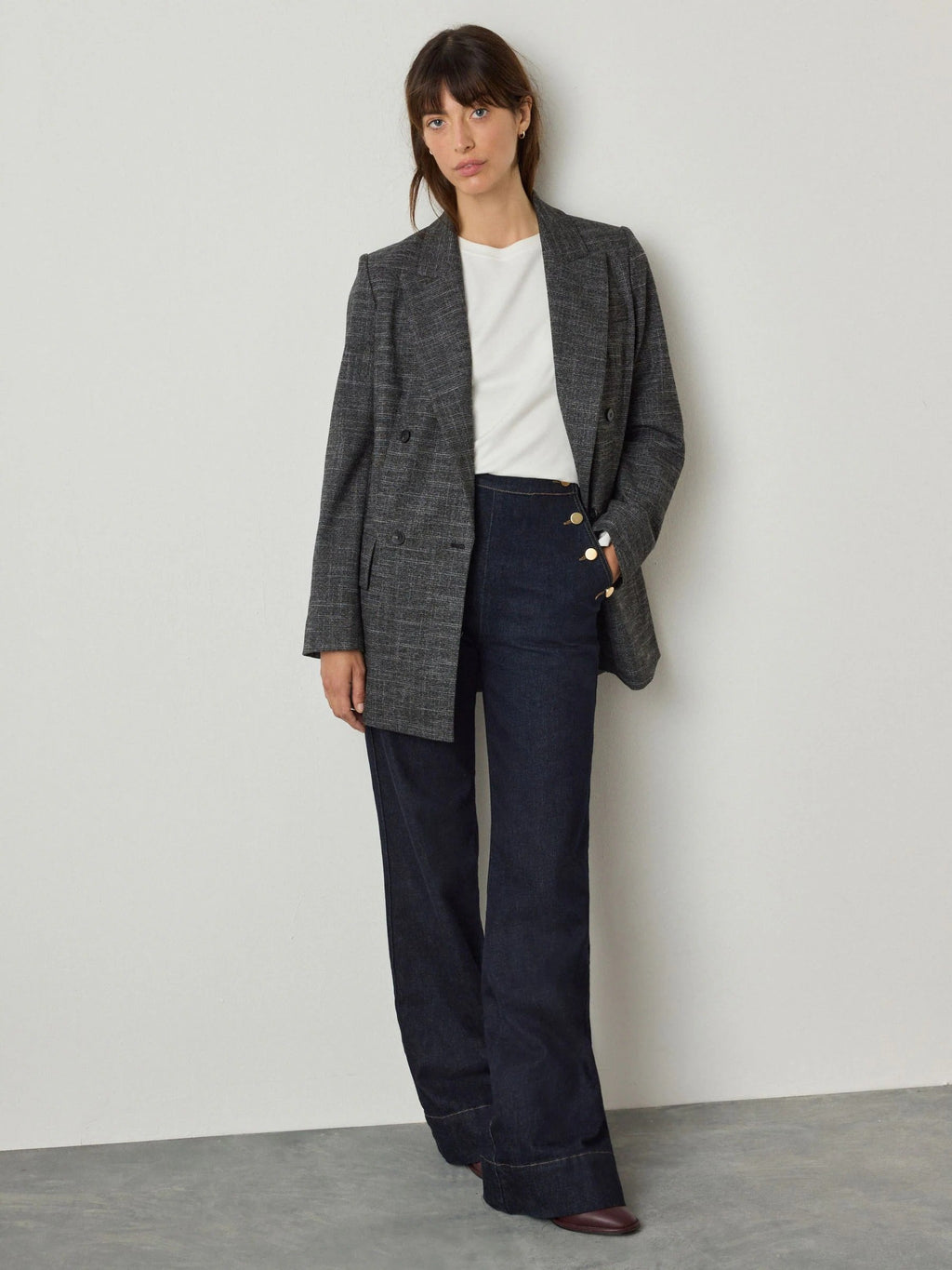 Women Denim Rinse Gold Button Front Wide Leg Jeans – Stylish High Rise Trend in Pakistan