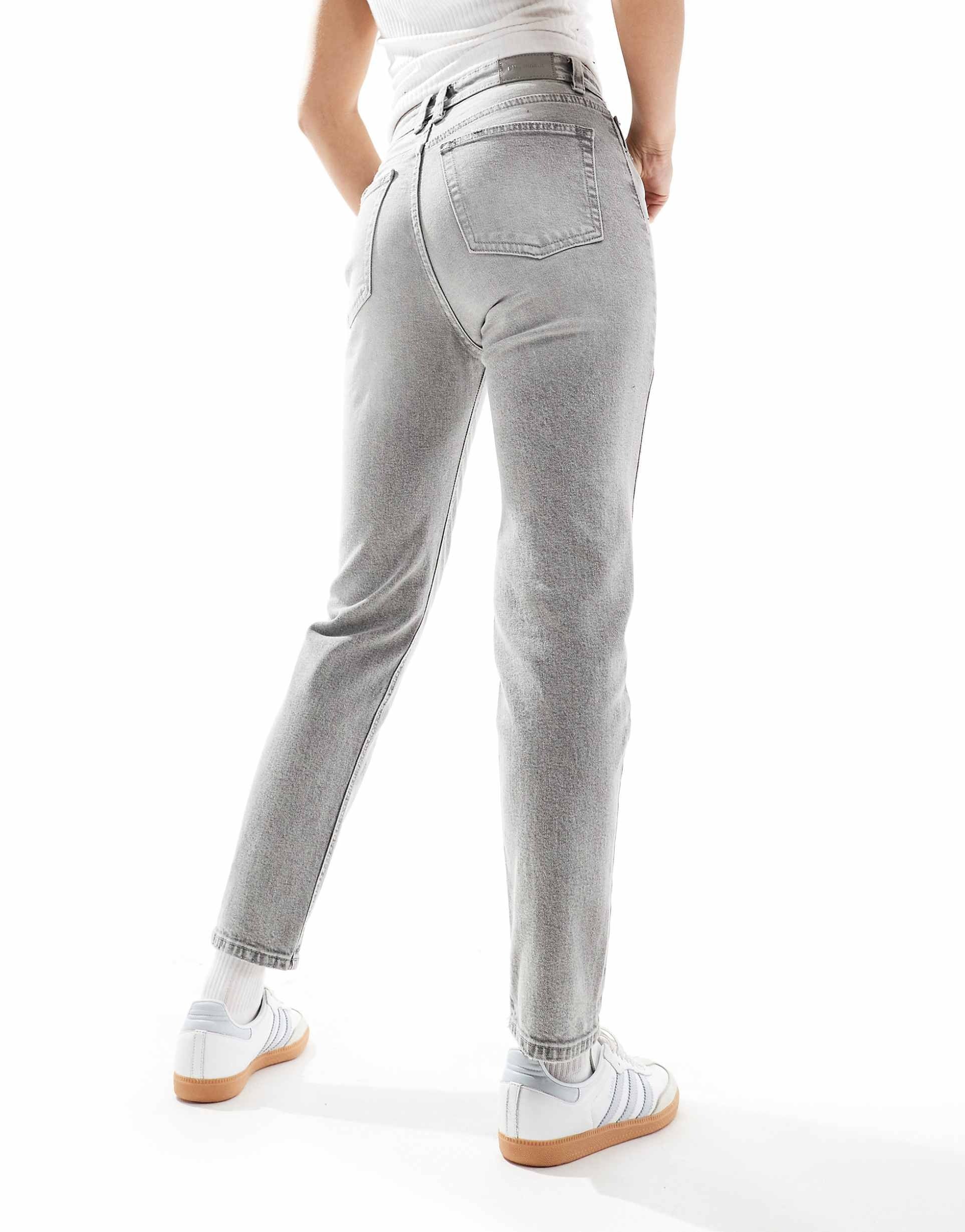 Women’s Grey Mom Jeans – High Waist Relaxed Fit Denim for Everyday Comfort in Pakistan | DOCACCA