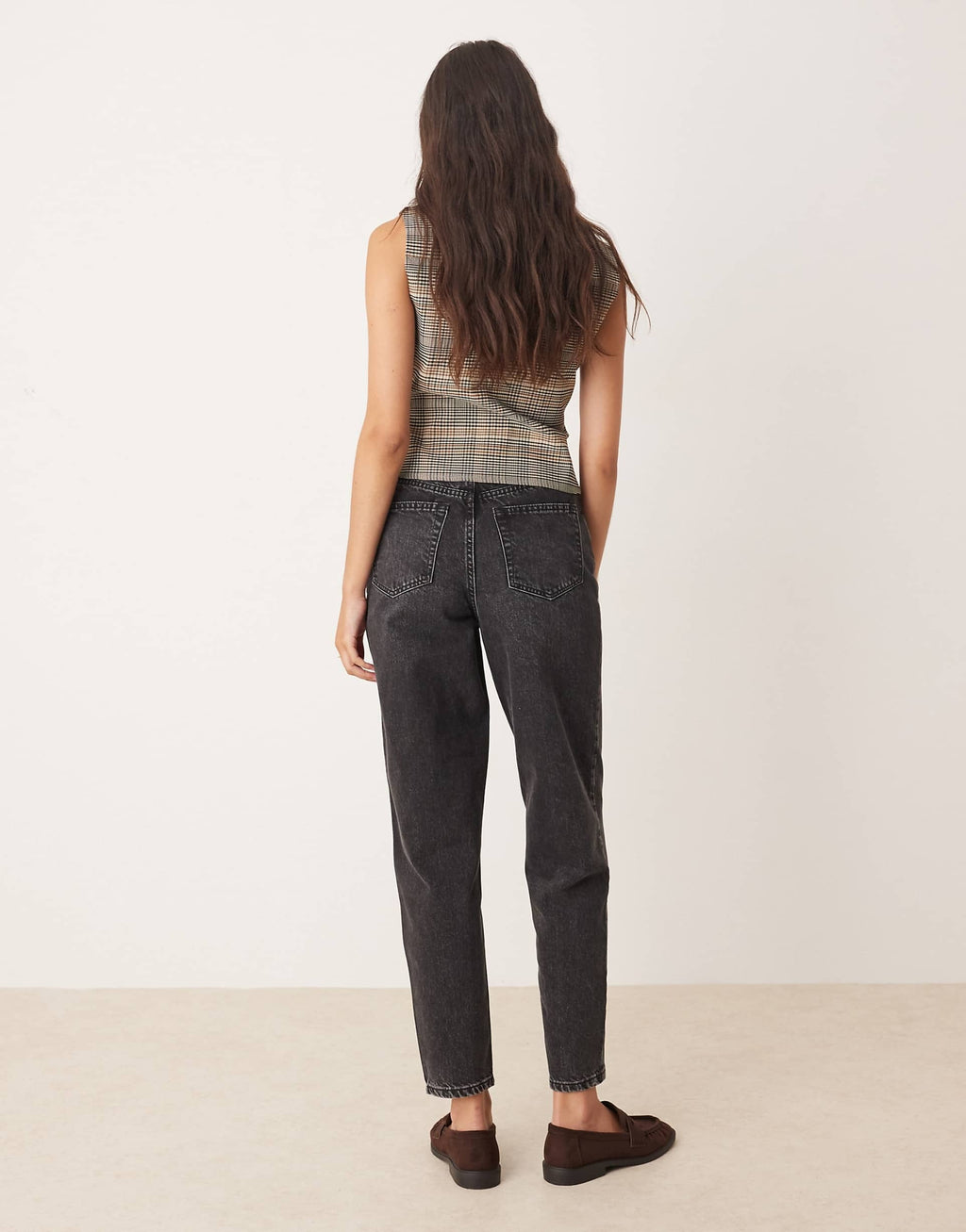 Women’s Mom Jeans in Black Wash – High Waist Relaxed Fit Denim for Effortless Everyday Style in Pakistan | DOCACCA