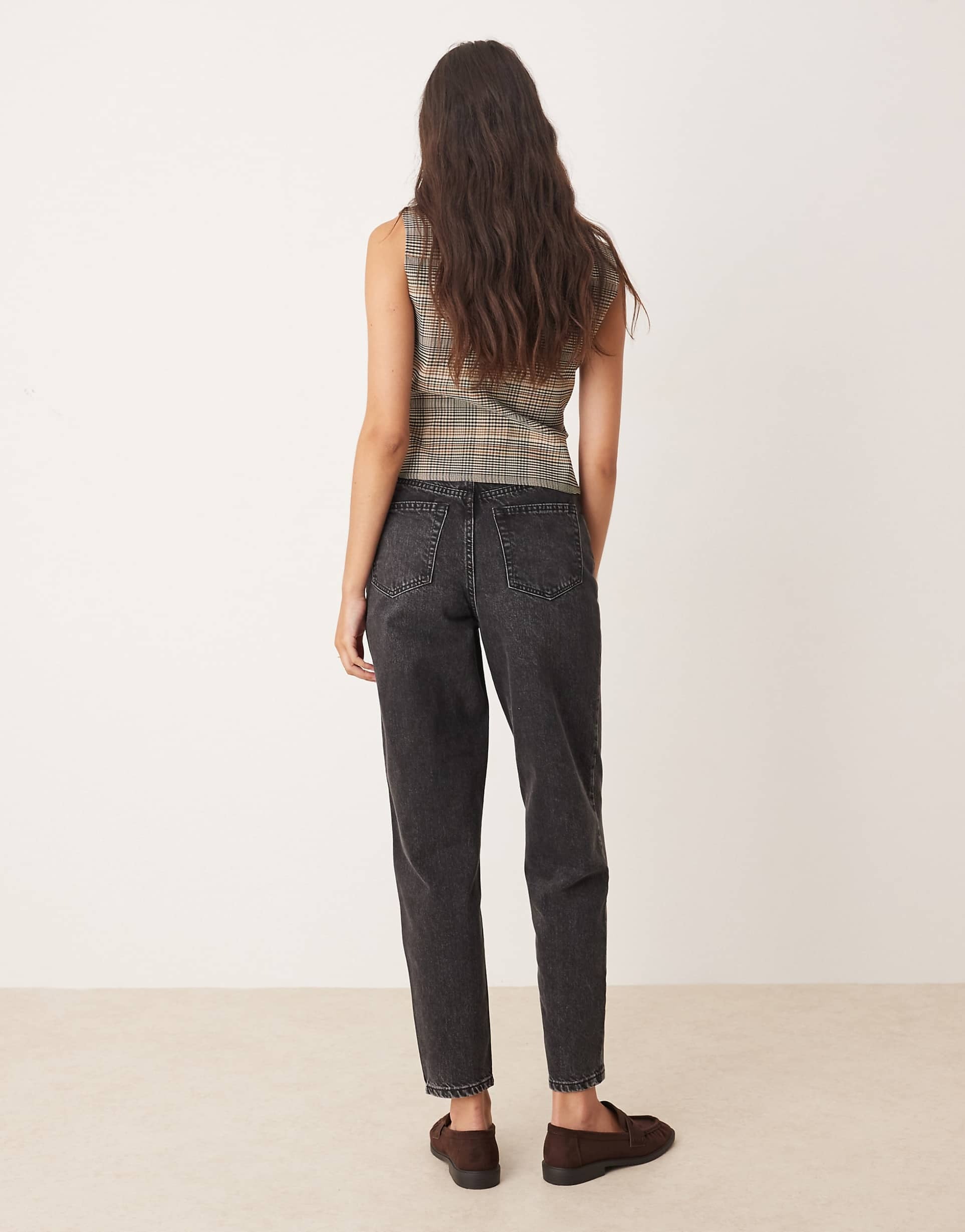 Women’s Mom Jeans in Black Wash – High Waist Relaxed Fit Denim for Effortless Everyday Style in Pakistan | DOCACCA