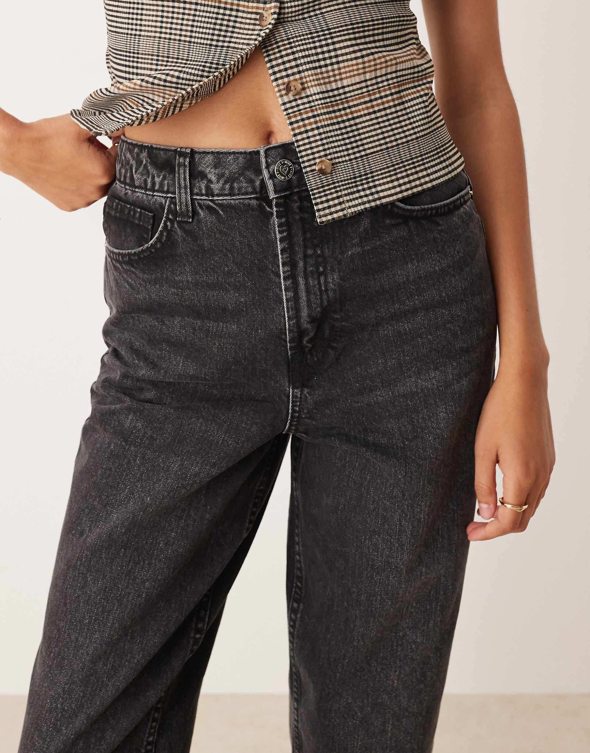 Women’s Mom Jeans in Black Wash – High Waist Relaxed Fit Denim for Effortless Everyday Style in Pakistan | DOCACCA