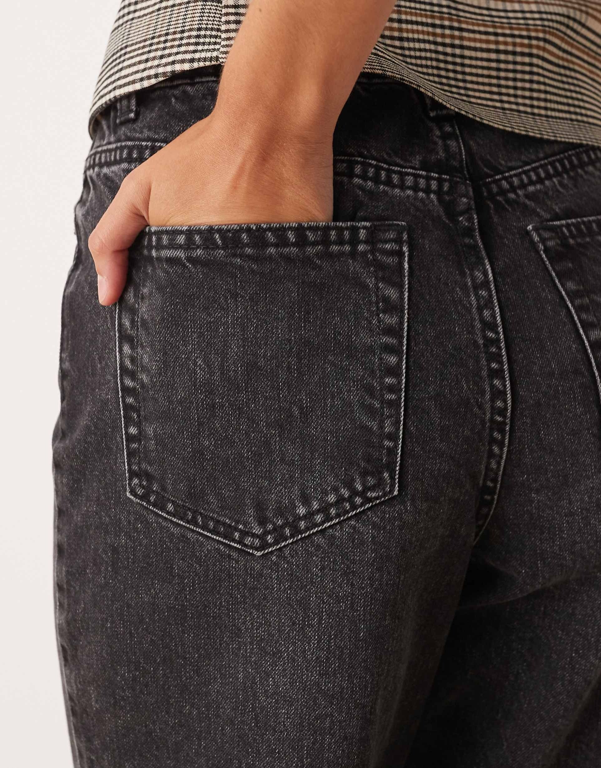 Women’s Mom Jeans in Black Wash – High Waist Relaxed Fit Denim for Effortless Everyday Style in Pakistan | DOCACCA