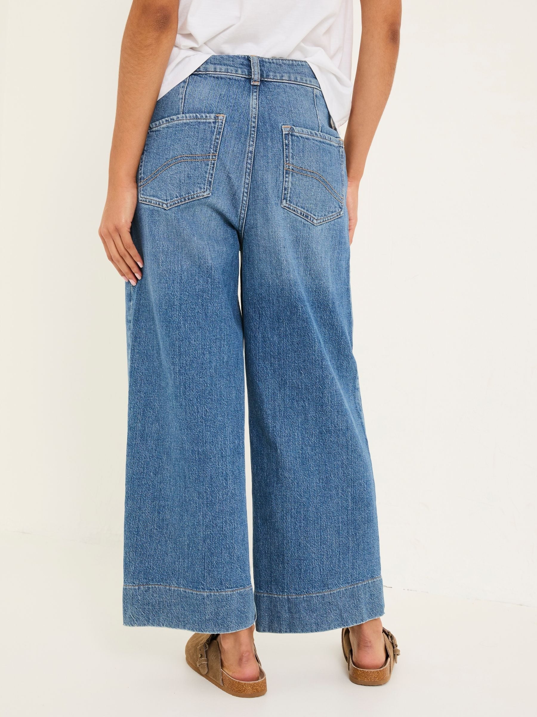 Women FatFace Hove Blue Denim Wide Leg Crop Jeans – Stylish Cropped Denim for Pakistani Women