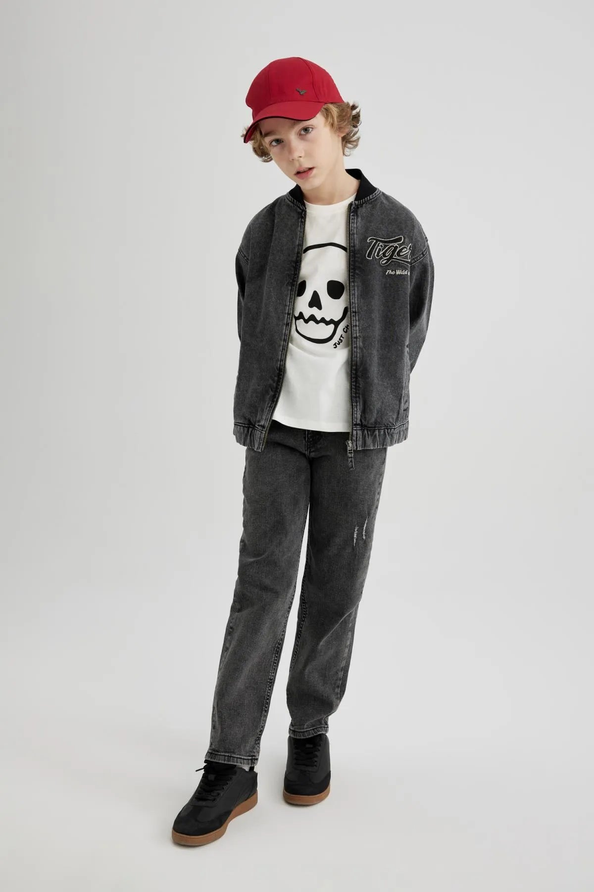 Straight Fit Ripped Detailed Straight Leg Jeans For Boys