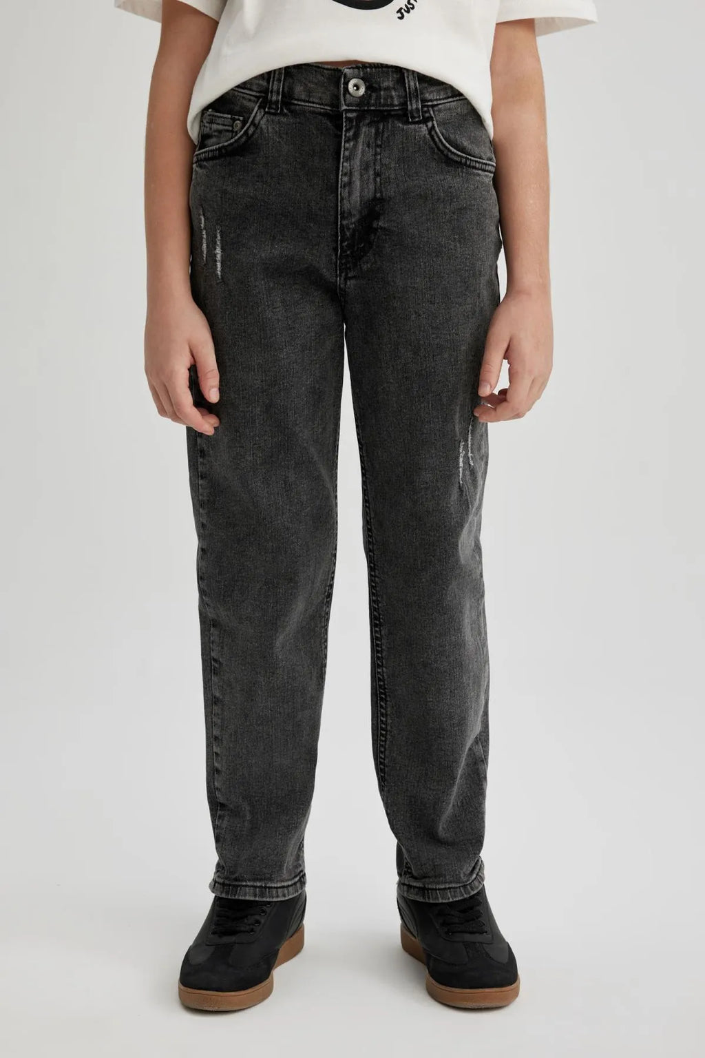Straight Fit Ripped Detailed Straight Leg Jeans For Boys