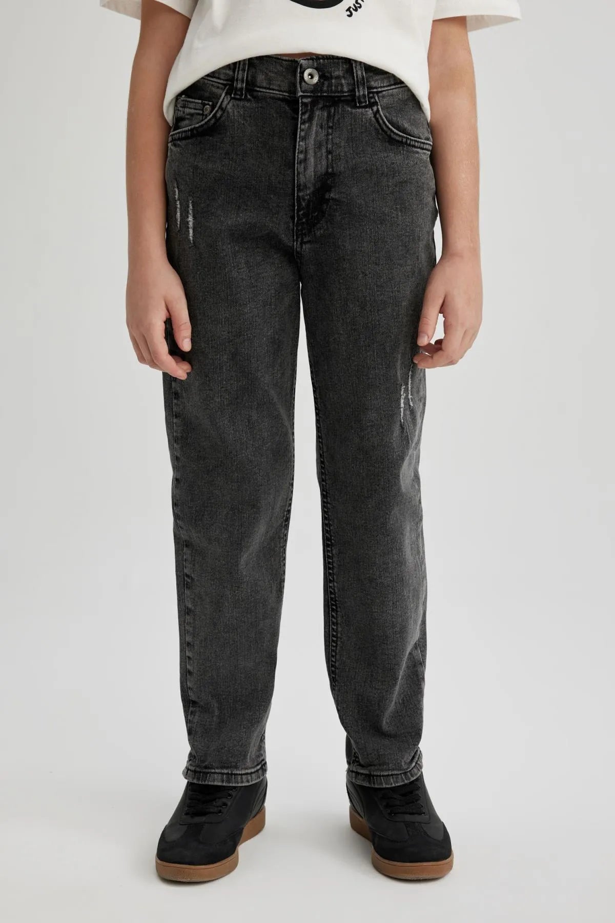 Straight Fit Ripped Detailed Straight Leg Jeans For Boys