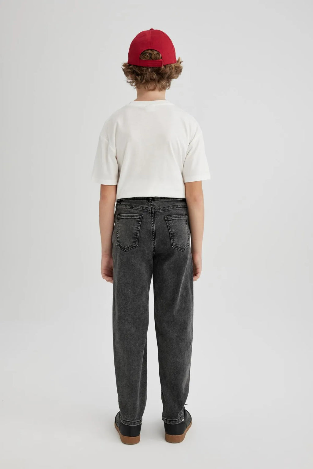 Straight Fit Ripped Detailed Straight Leg Jeans For Boys