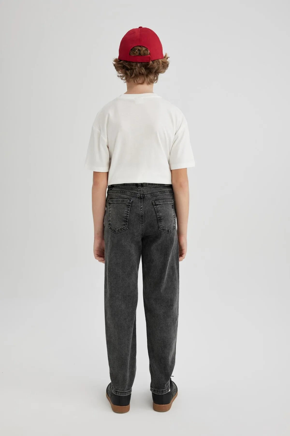 Straight Fit Ripped Detailed Straight Leg Jeans For Boys