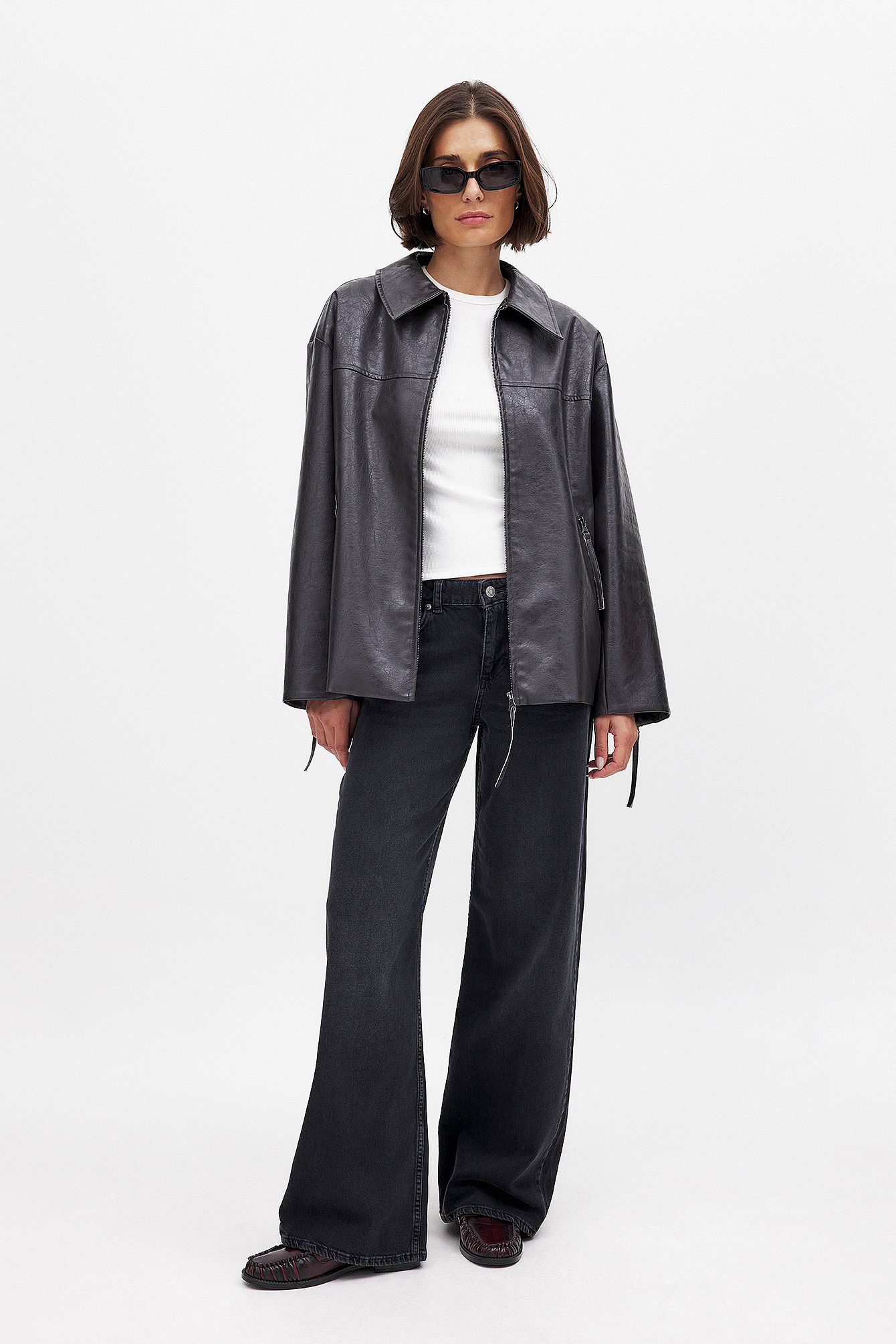 Women’s Low Waist Wide Leg Denim – Trendy Relaxed Fit Jeans for Effortless Pakistani Street Style | DOCACCA