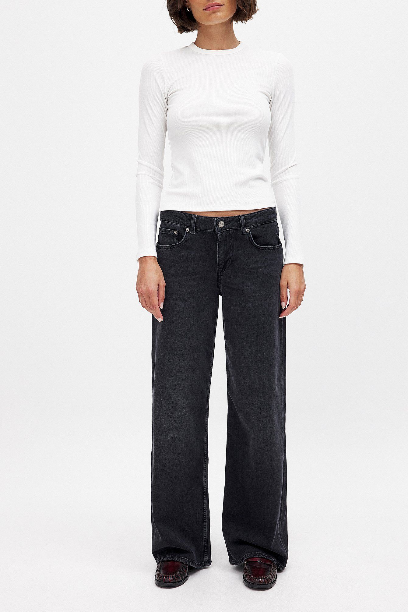 Women’s Low Waist Wide Leg Denim – Trendy Relaxed Fit Jeans for Effortless Pakistani Street Style | DOCACCA