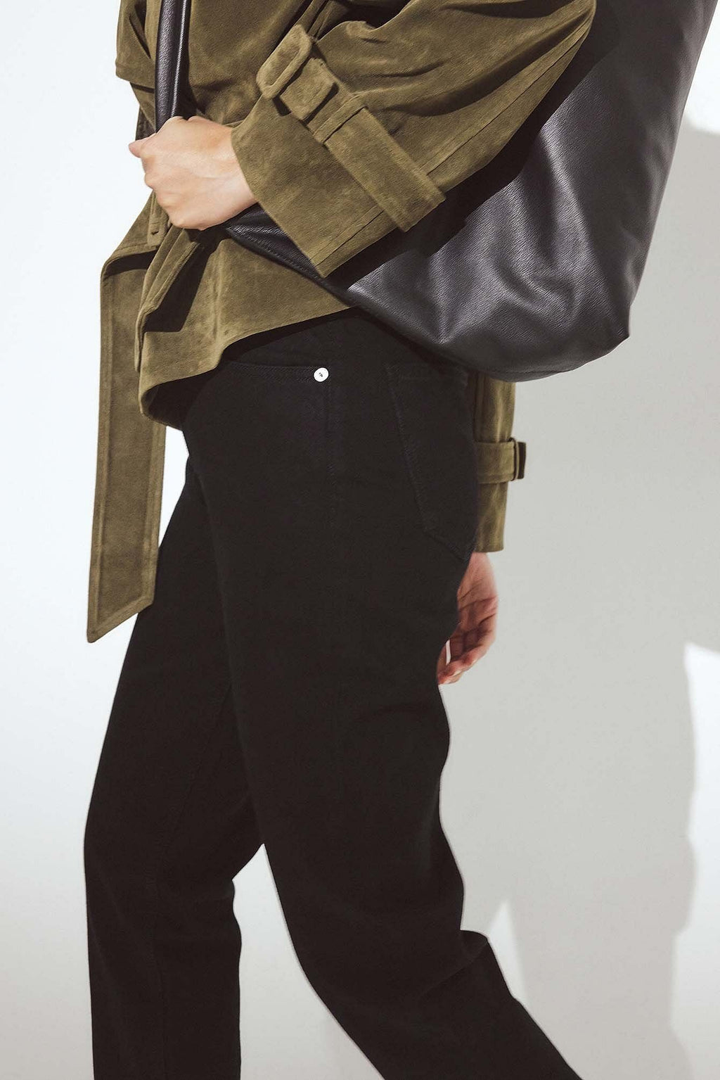 Mom High Waist Jeans for Women – Trendy Comfort Fit Denim for Everyday Pakistani Fashion | DOCACCA