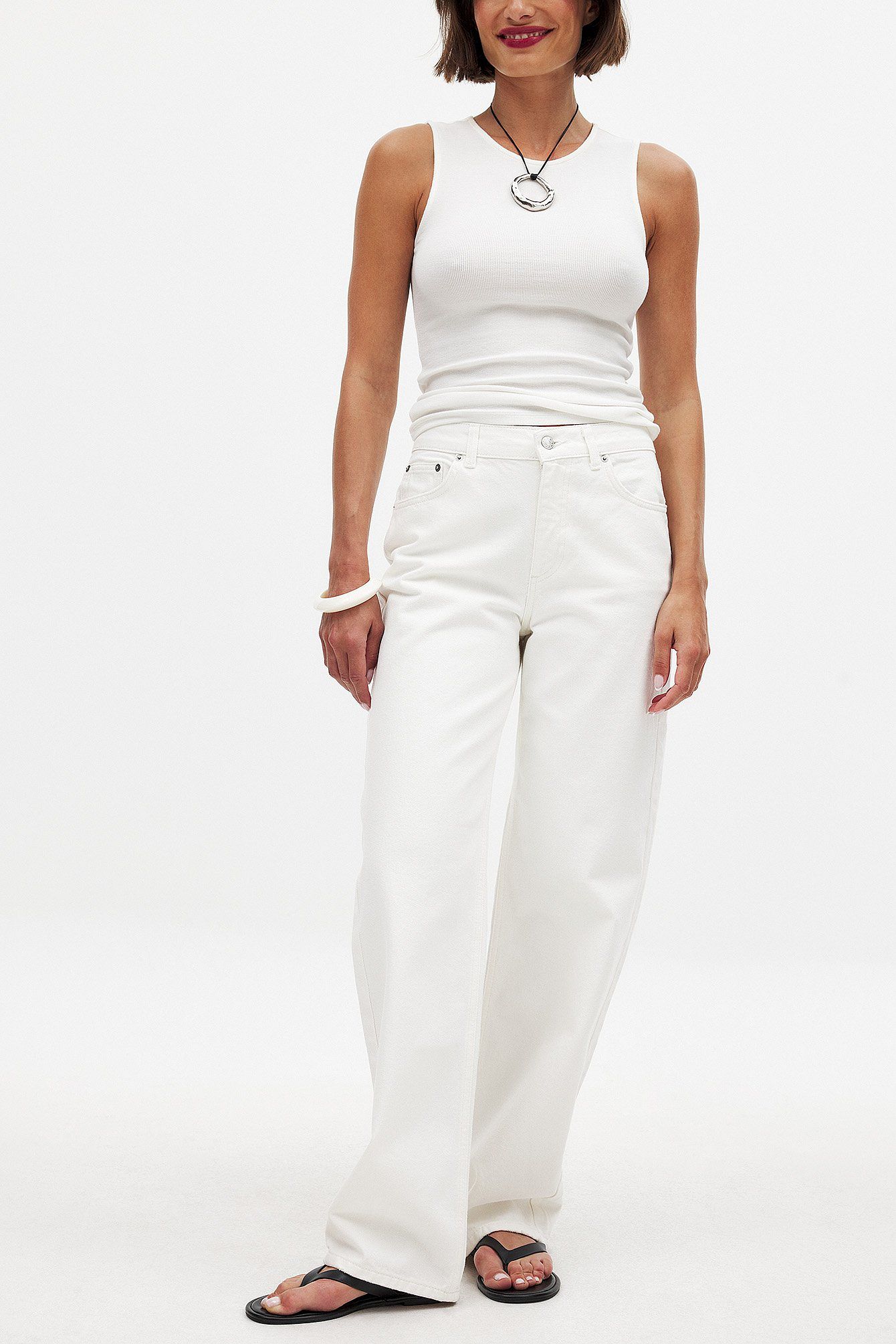 Women Mid Waist Straight Jeans – Classic Mid-Rise Straight Fit Denim for Pakistan | HB INDUSTRIES