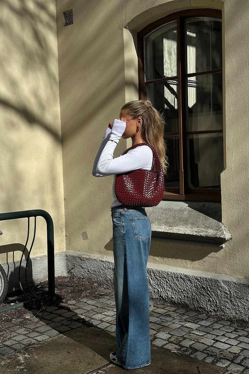 Women Low Waist Wide Leg Jeans with Seam Details – Trendy Low-Rise Baggy Denim, Structured Seams for Shape | DOCACCA