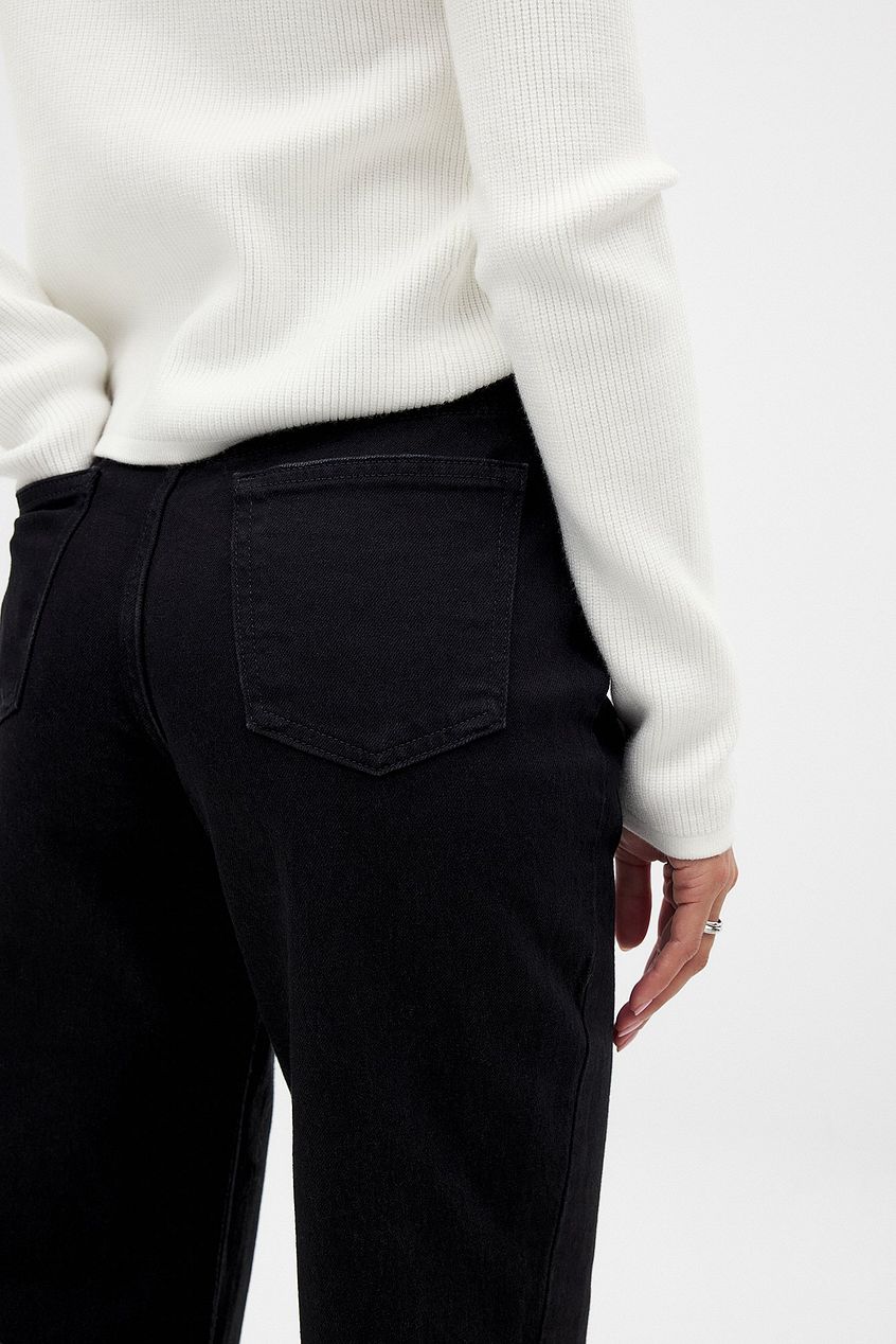 Women Straight High Waist Jeans – Classic High-Rise Straight Leg for Pakistani Women | DOCACCA