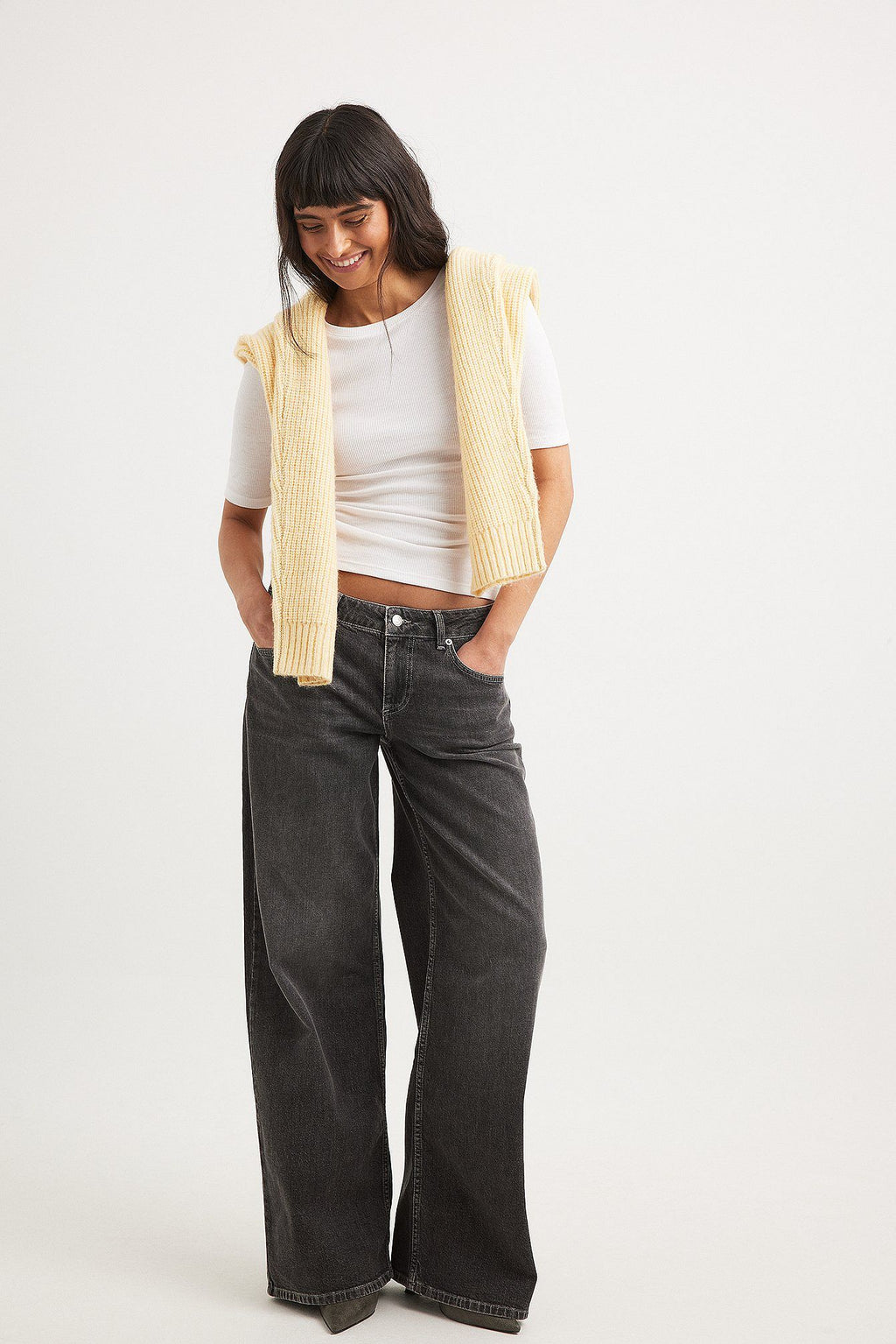 Women’s Low Waist Wide Leg Denim – Trendy Relaxed Fit Jeans for Effortless Pakistani Street Style | DOCACCA