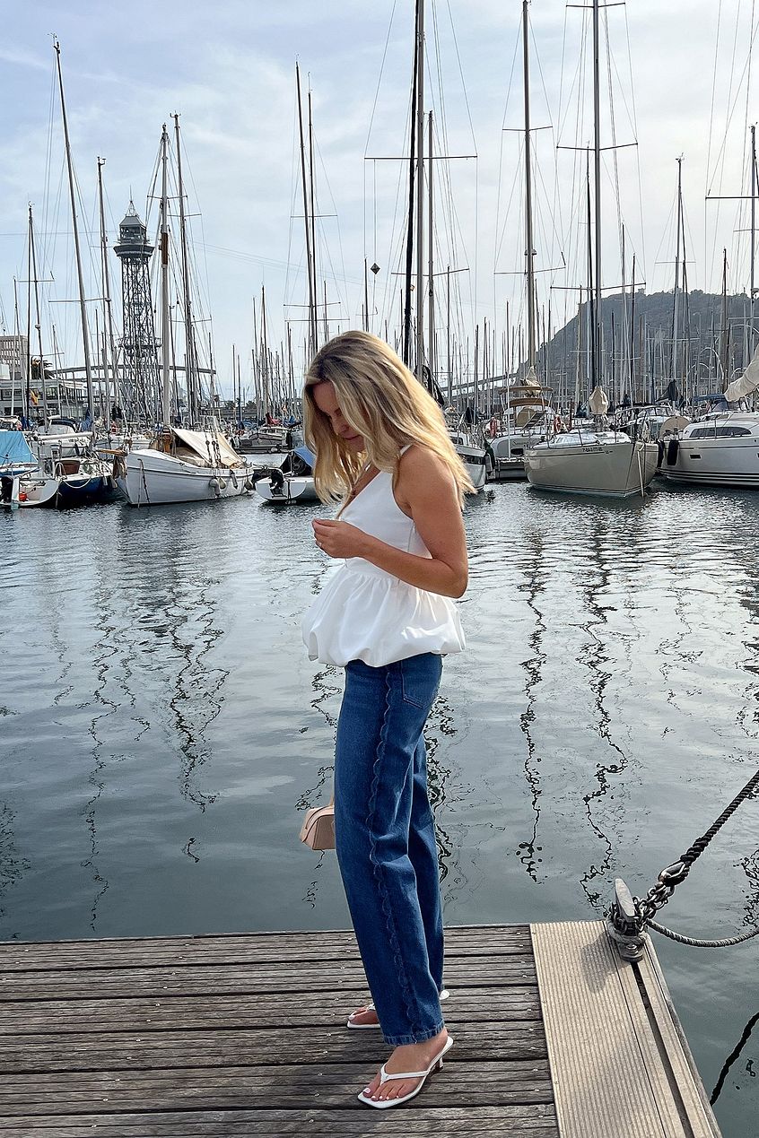 Women Cropped Scallop Detail Denim Jeans – Stylish Cropped Hem with Scalloped Edge | DOCACCA