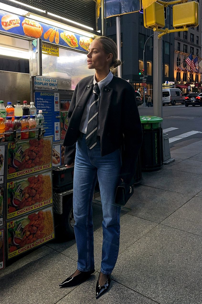 Women Straight High Waist Jeans – High-Rise Straight Leg Denim for Everyday Pakistan | DOCACCA