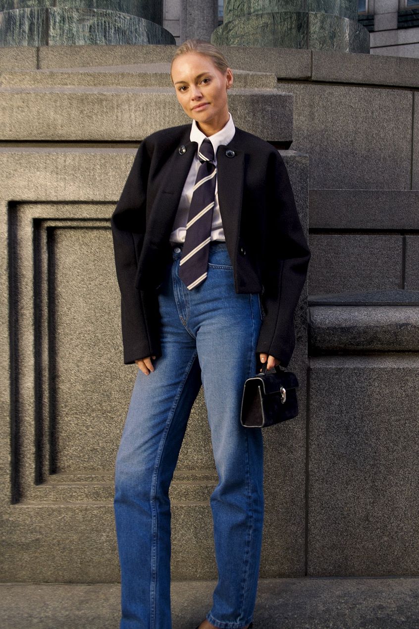 Women Straight High Waist Jeans – High-Rise Straight Leg Denim for Everyday Pakistan | DOCACCA