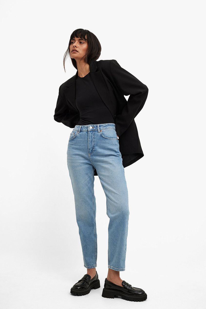 Women Mom High Waist Jeans – Comfortable High-Rise Retro Fit for Pakistan | DOCACCA