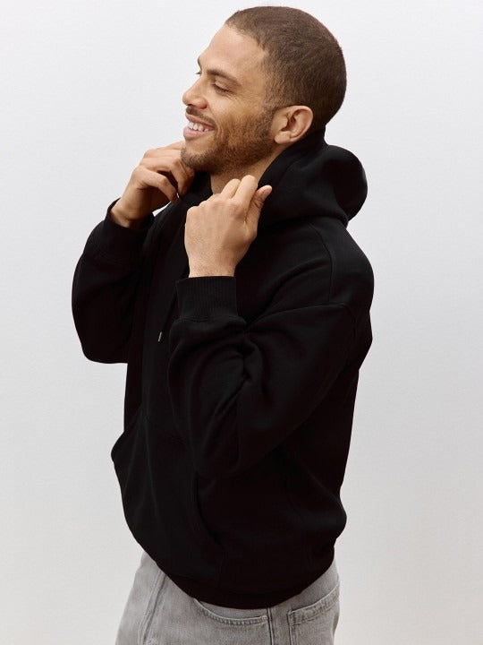 Men Black Relaxed Fit Hoodie – Comfortable Cotton Sweatshirt for Everyday Style in Pakistan | DOCACCA