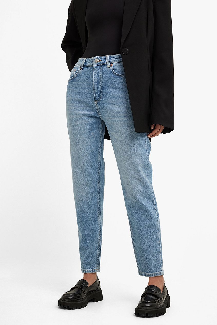 Women Mom High Waist Jeans – Comfortable High-Rise Retro Fit for Pakistan | DOCACCA