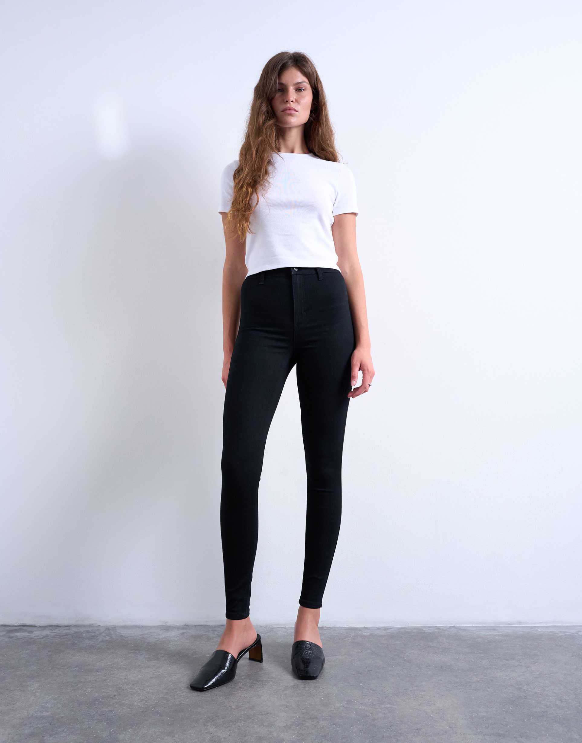 Women Skinny Jean in Black – Slim Fit Stretch Denim | DOCACCA