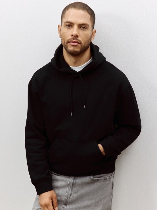 Men Black Relaxed Fit Hoodie – Comfortable Cotton Sweatshirt for Everyday Style in Pakistan | DOCACCA