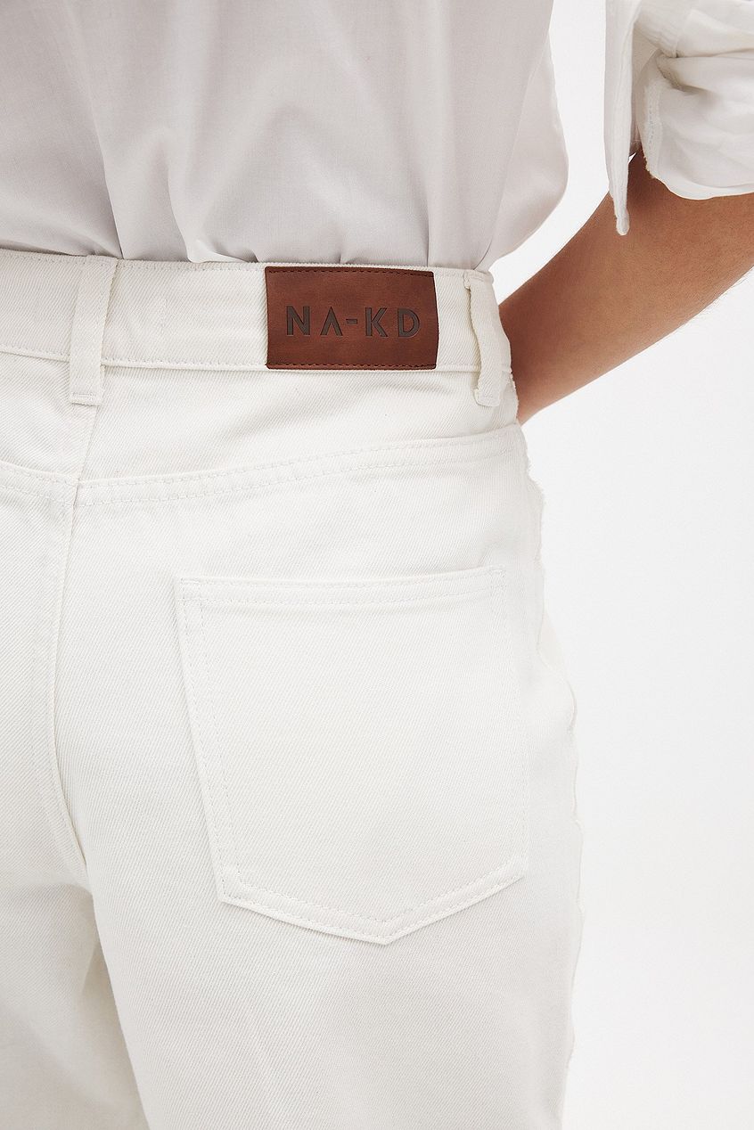 Women Cropped Scallop Detail Denim Jeans – Feminine Scallop Hem, Trendy Cropped Fit | DOCACCA