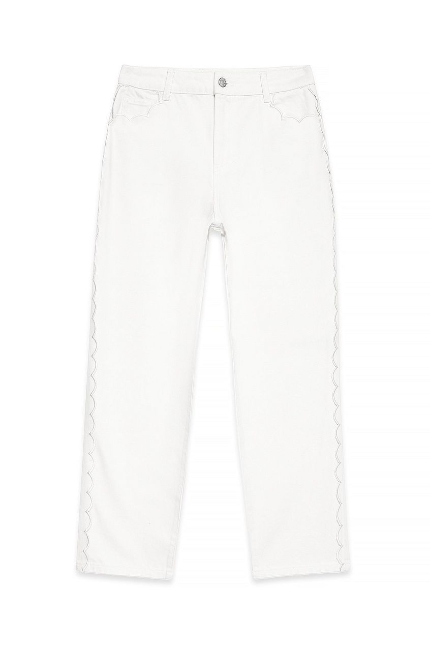 Women Cropped Scallop Detail Denim Jeans – Feminine Scallop Hem, Trendy Cropped Fit | DOCACCA