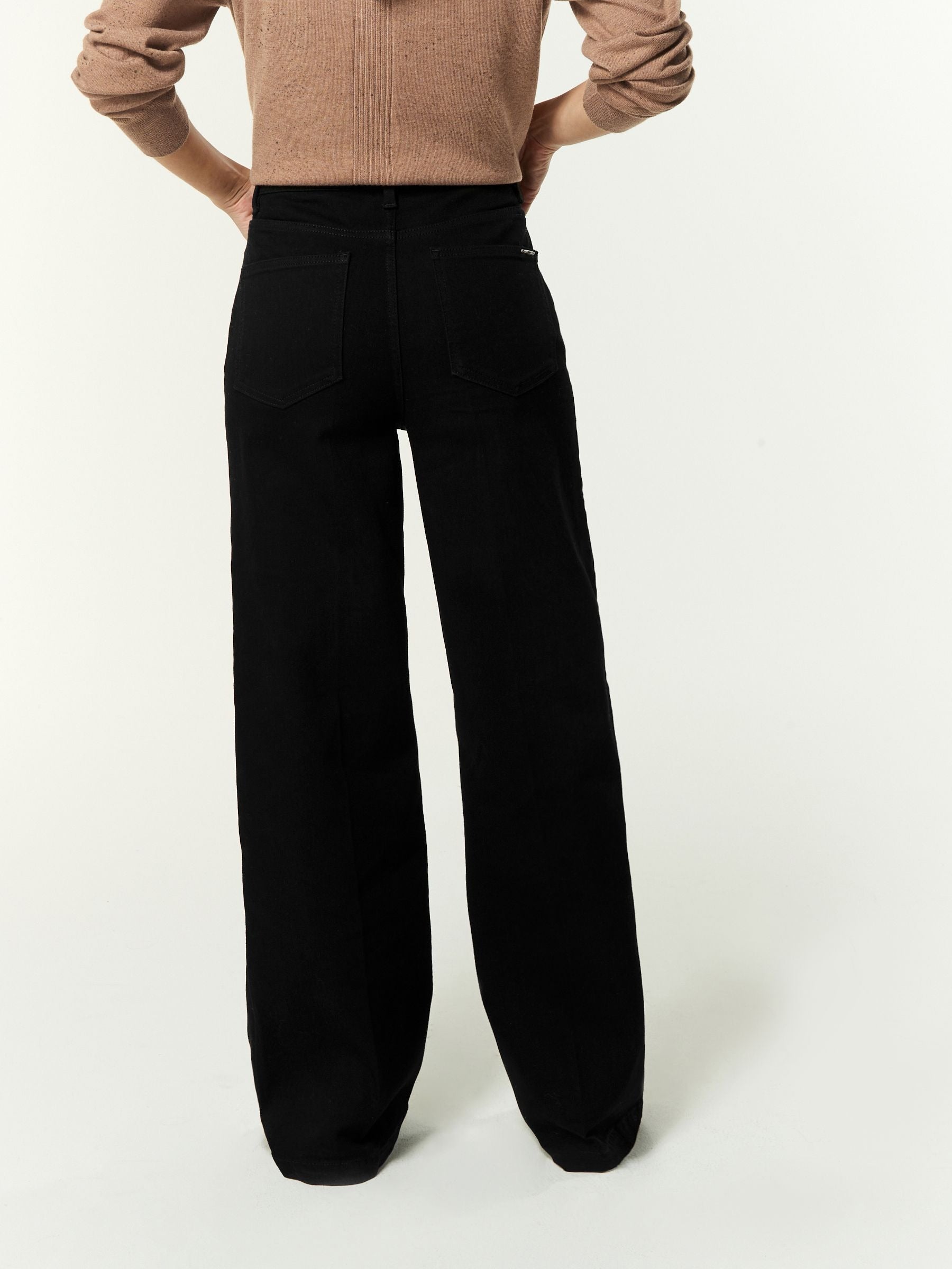 Women Black Wide Leg Jeans – High Waist Loose Fit Denim Pants for Women in Pakistan | HB INDUSTRIES