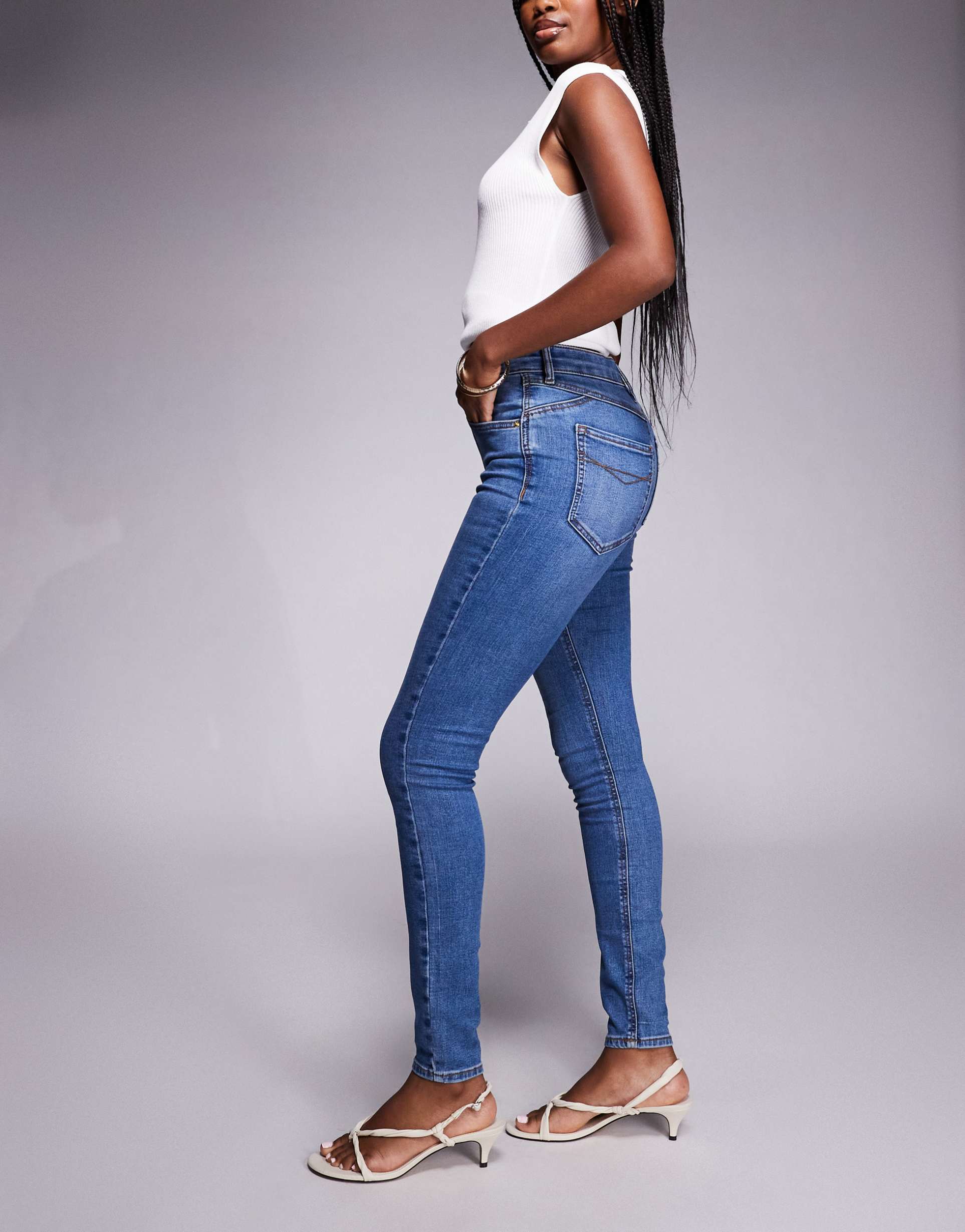 Skinny Jean in Medium Denim – Slim Fit Stretchable Jeans for Men in Pakistan | DOCACCA