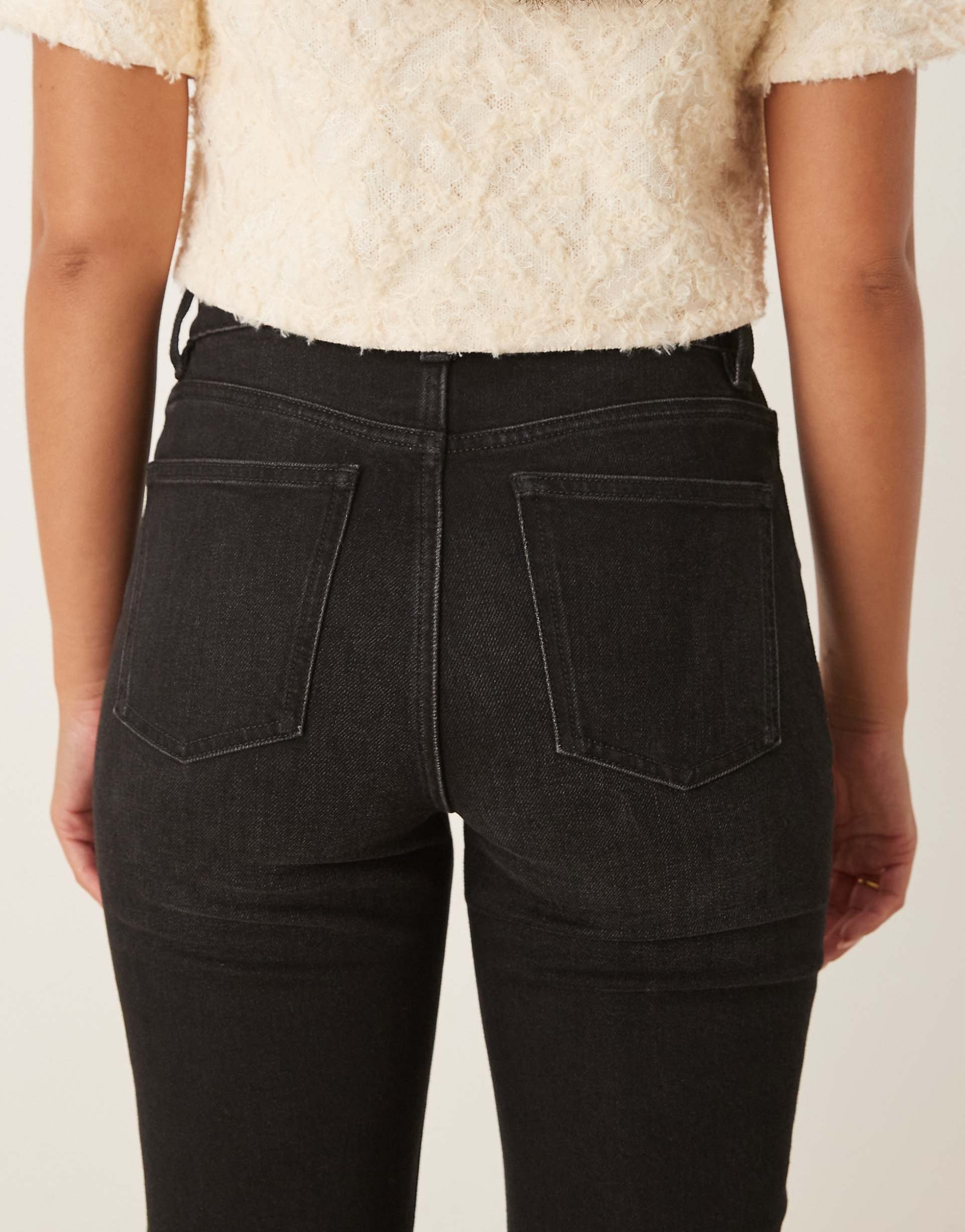 Slim Mom Jeans in Black – Trendy High-Waist Denim for Women in Pakistan | DOCACCA