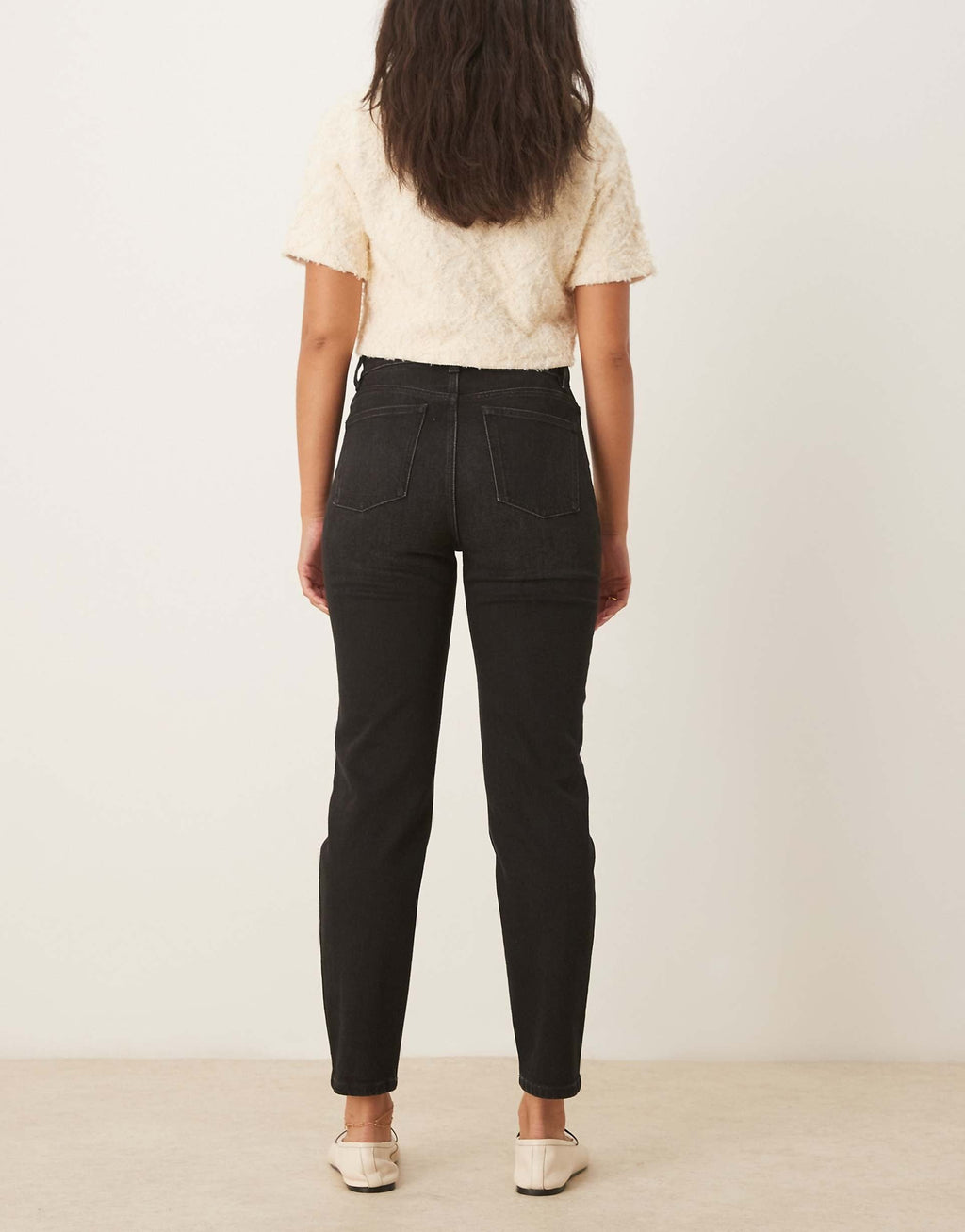 Slim Mom Jeans in Black – Trendy High-Waist Denim for Women in Pakistan | DOCACCA