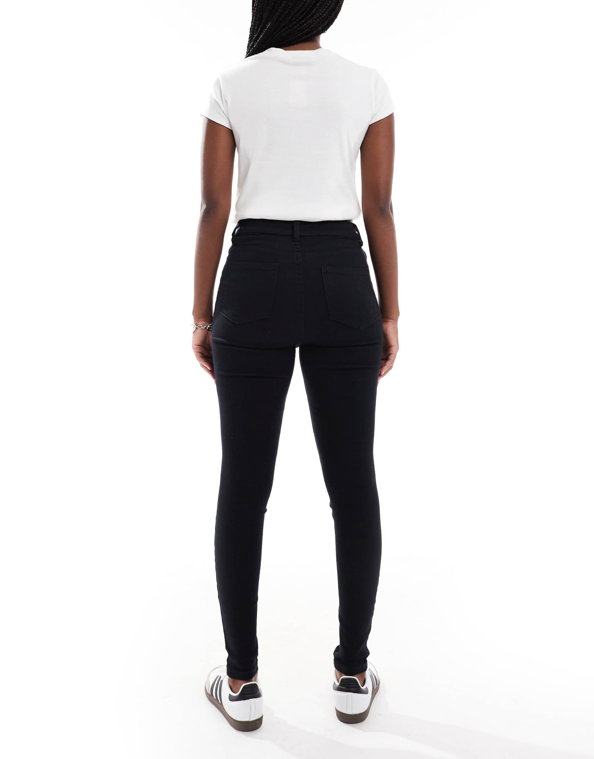 Skinny Jean in Black – Stretchable Slim Fit Denim for Men in Pakistan | DOCACCA