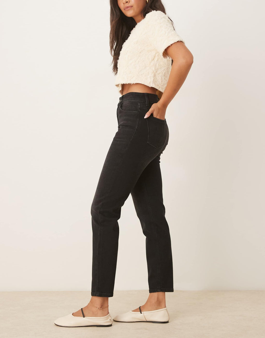 Slim Mom Jeans in Black – Trendy High-Waist Denim for Women in Pakistan | DOCACCA