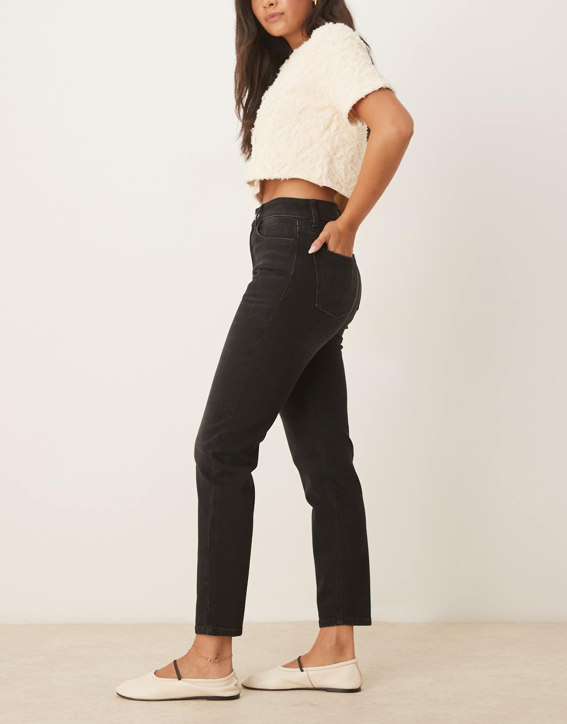 Slim Mom Jeans in Black – Trendy High-Waist Denim for Women in Pakistan | DOCACCA