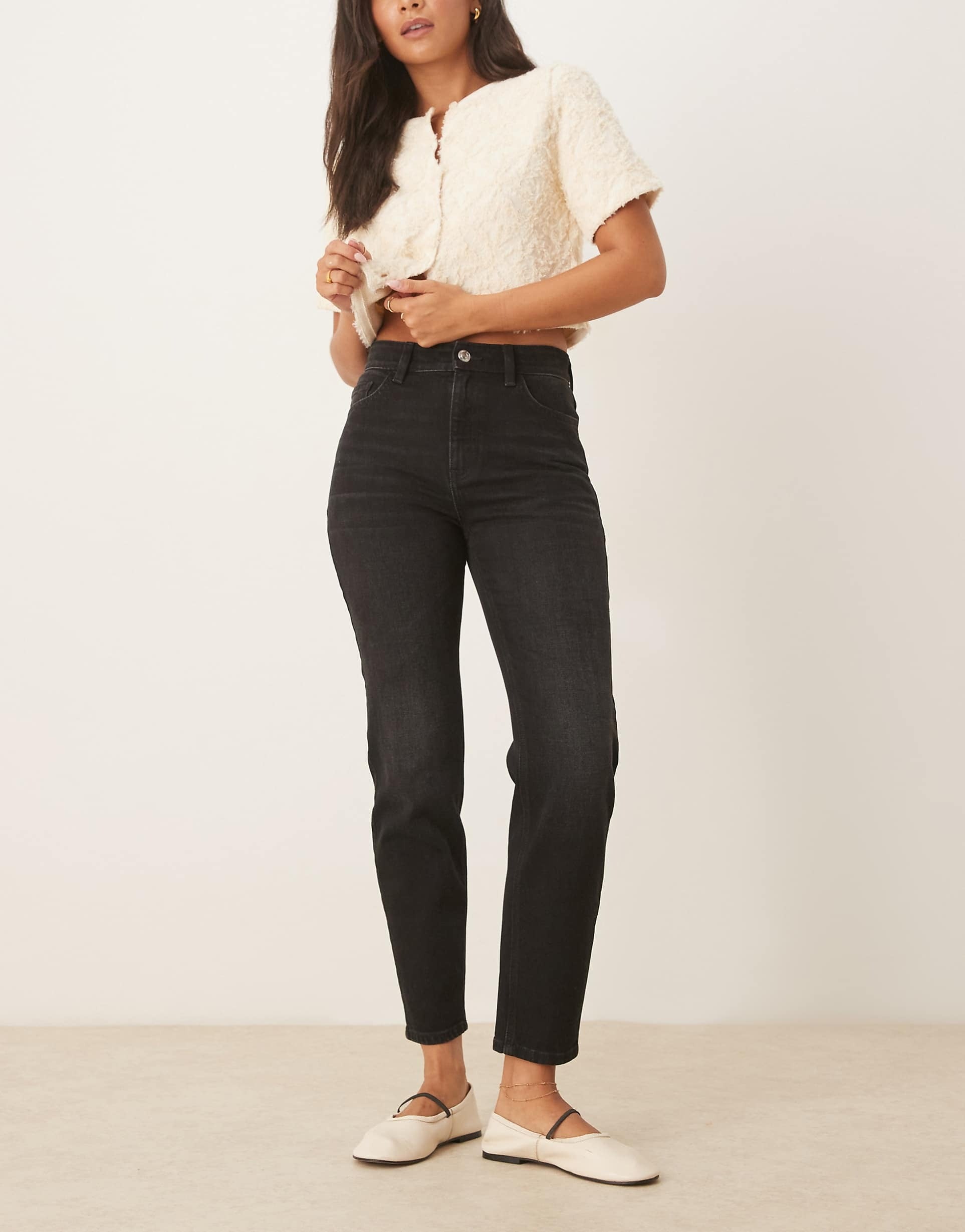 Slim Mom Jeans in Black – Trendy High-Waist Denim for Women in Pakistan | DOCACCA