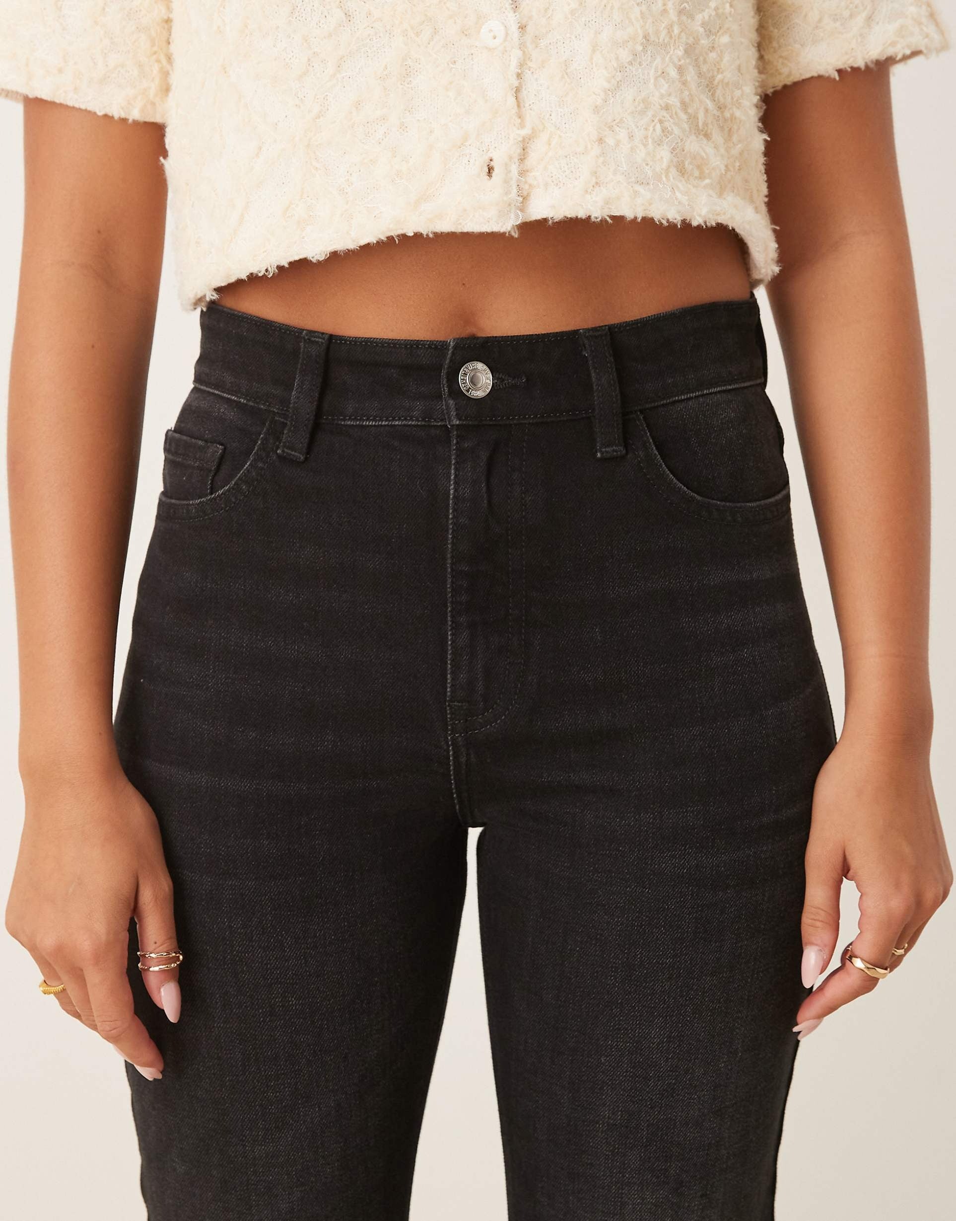 Slim Mom Jeans in Black – Trendy High-Waist Denim for Women in Pakistan | DOCACCA