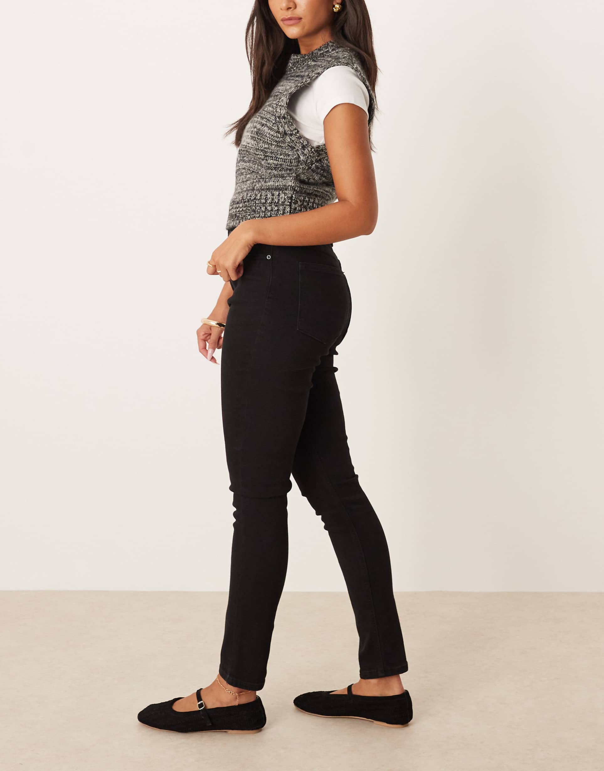 Skinny Jean in Black – Stretchable Slim Fit Denim for Men in Pakistan | DOCACCA