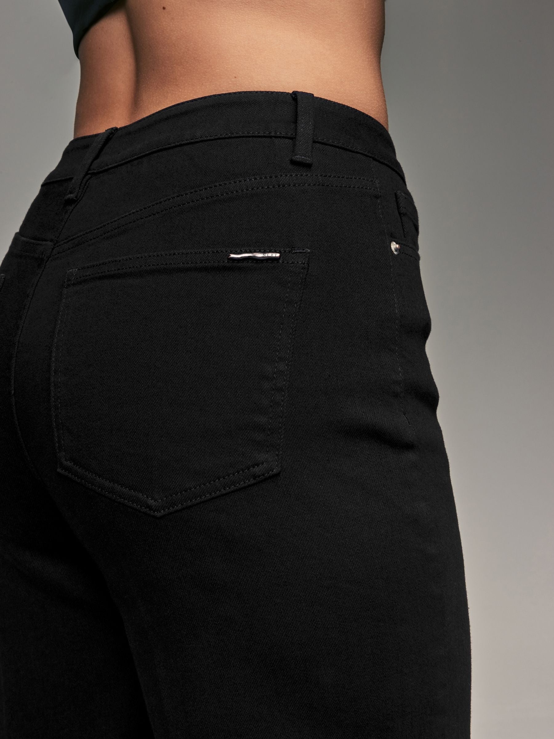 Women Black Wide Leg Hourglass Jeans – Trendy High-Waist Denim for Women in Pakistan