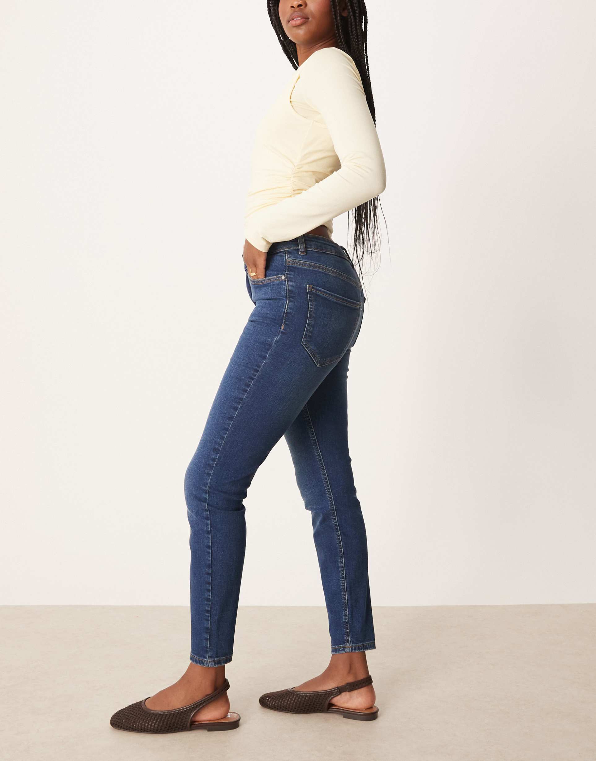 Skinny Jeans in Mid Blue Denim – Slim Fit Stretchable Jeans for Men in Pakistan | DOCACCA