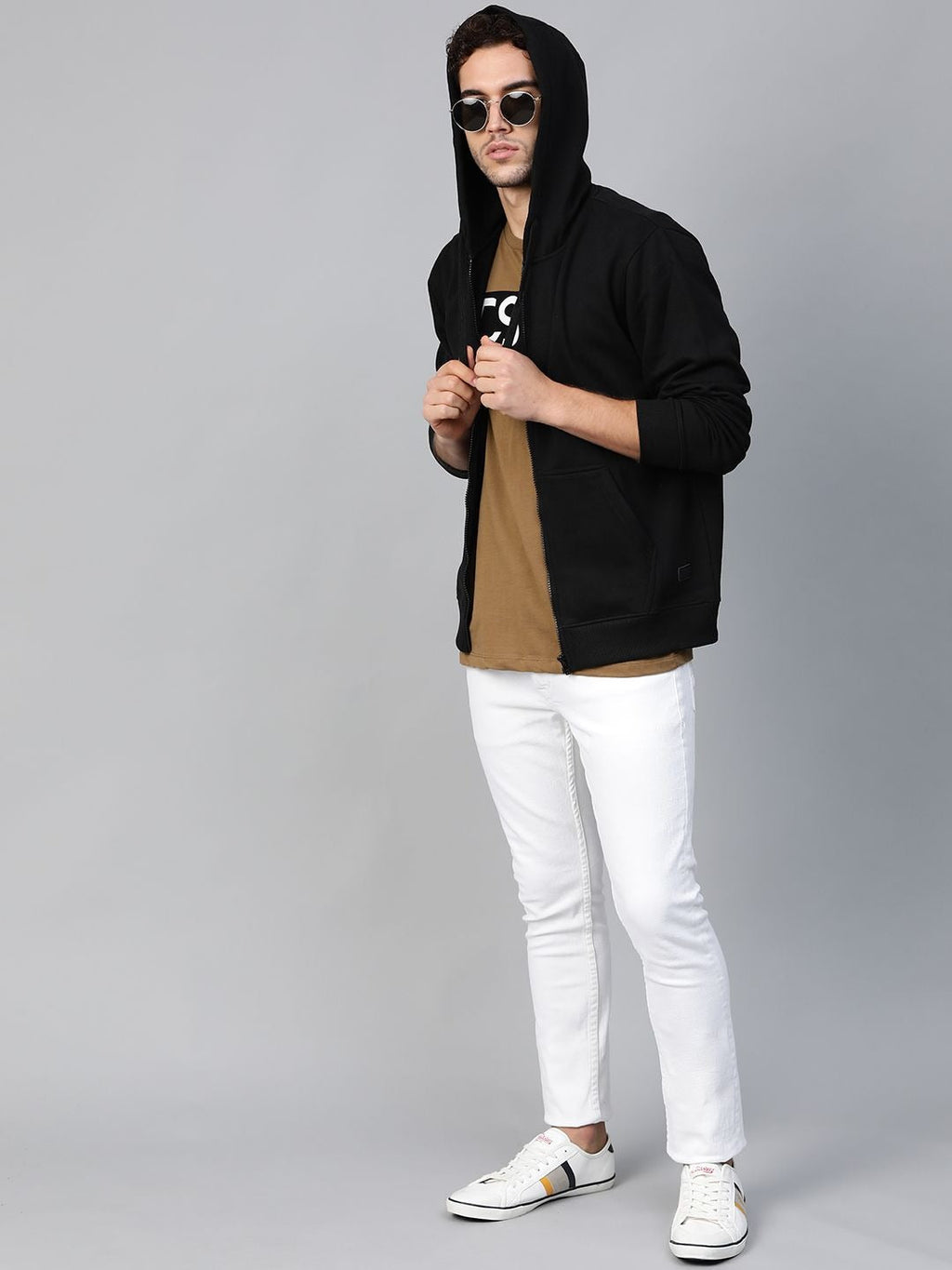 Men Black Solid Hooded Sweatshirt – Cotton Fleece Pullover Hoodie for Men in Pakistan | DOCACCA