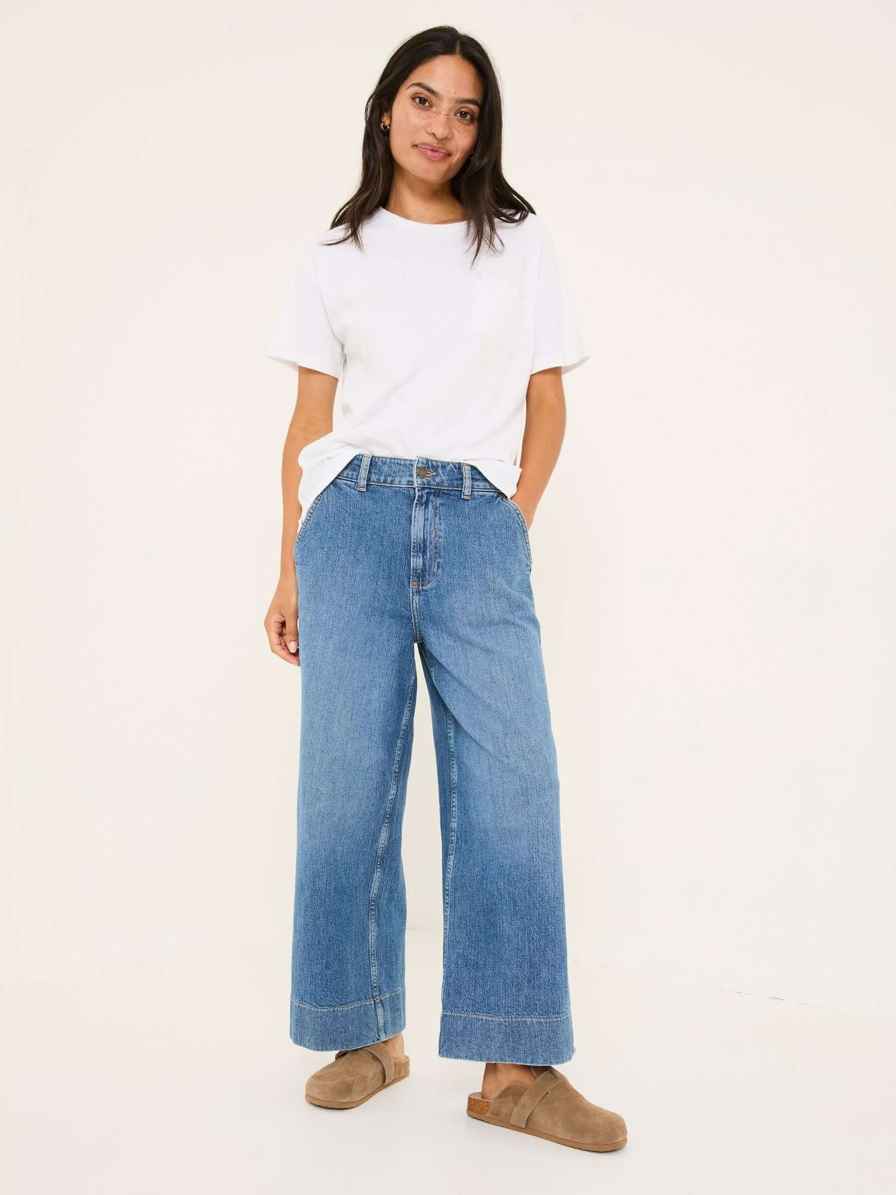 Women FatFace Hove Blue Denim Wide Leg Crop Jeans – Stylish Cropped Denim for Pakistani Women